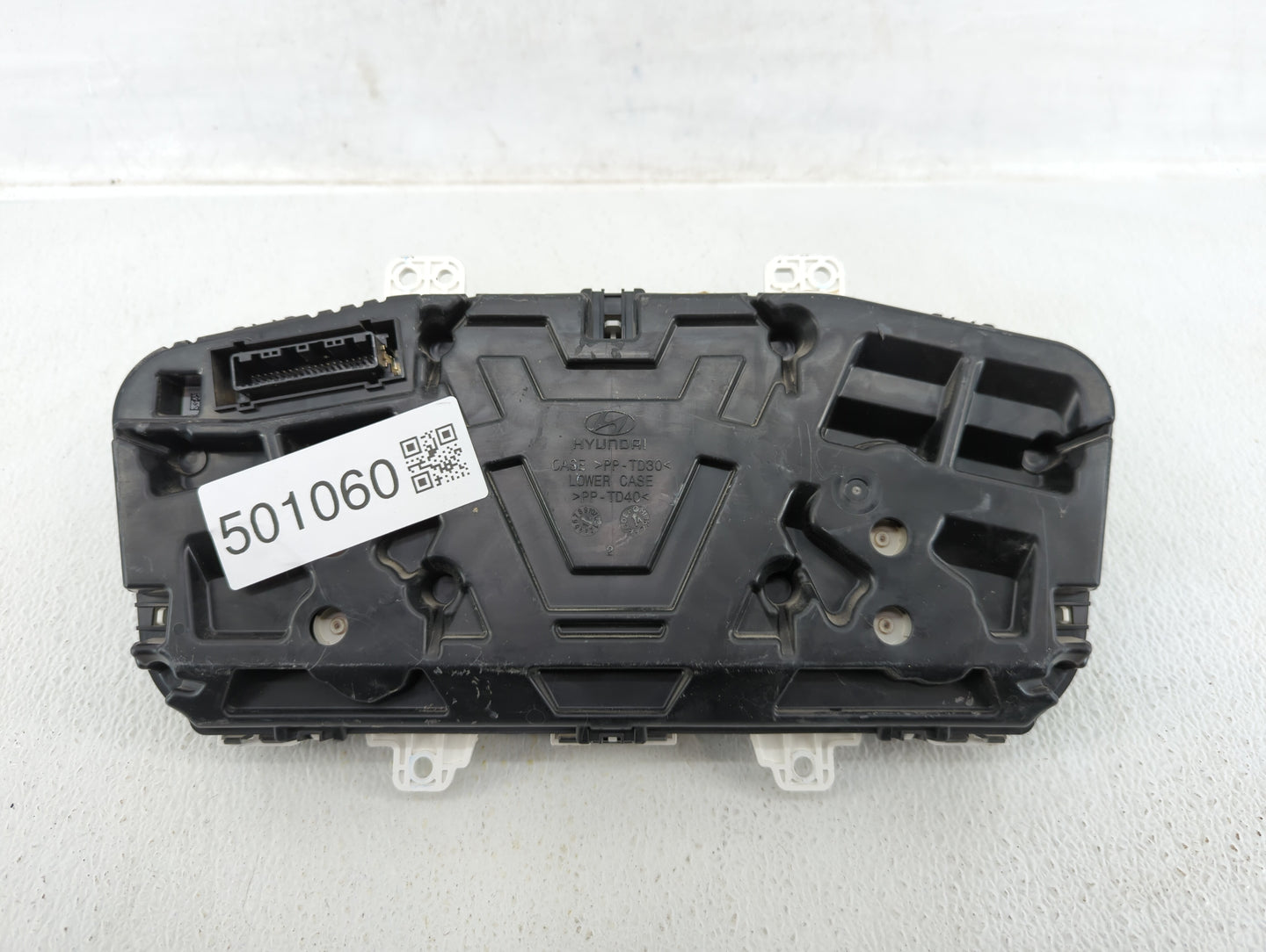 2015 Hyundai Sonata Instrument Cluster Speedometer Gauges P/N:94011-C2000 94001-C2000 Fits OEM Used Auto Parts - Oemusedauto