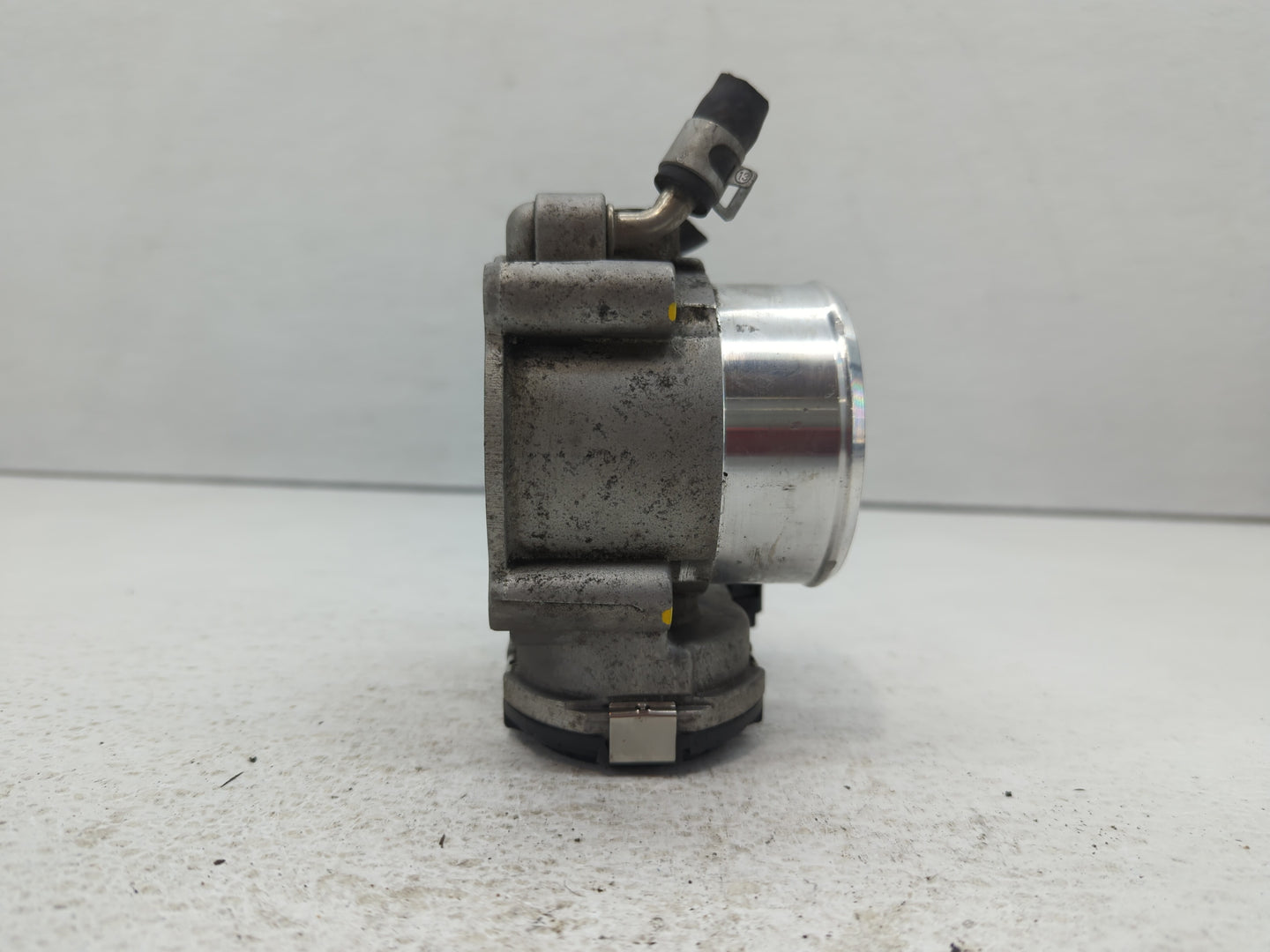 2015-2019 Hyundai Sonata Throttle Body P/N:35100-2G600 Fits Fits 2015 2016 2017 2018 2019 2020 2021 OEM Used Auto Parts - Oe