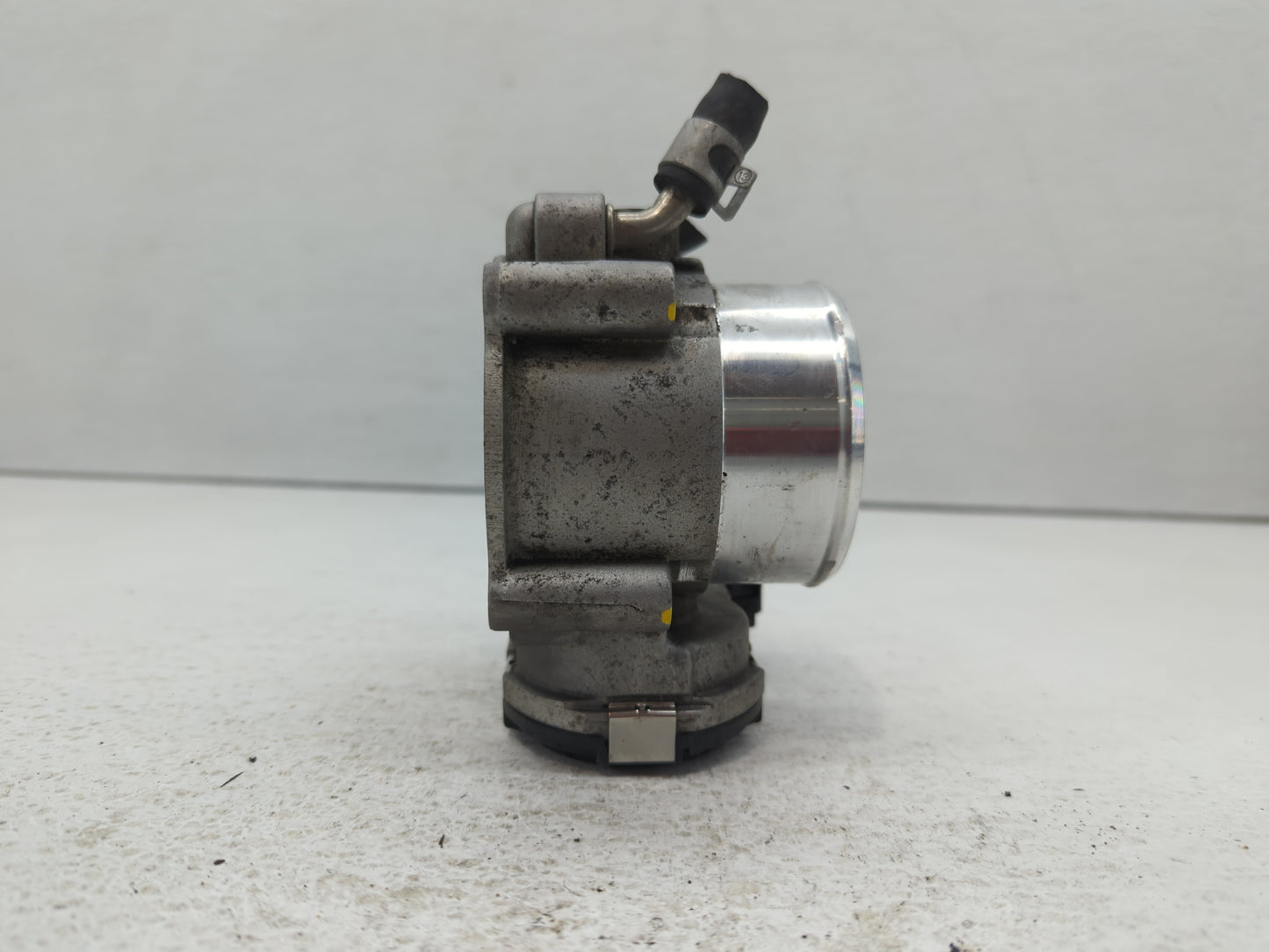 2015-2019 Hyundai Sonata Throttle Body P/N:35100-2G600 Fits Fits 2015 2016 2017 2018 2019 2020 2021 OEM Used Auto Parts - Oe