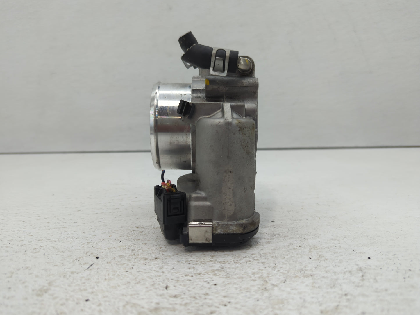 2015-2019 Hyundai Sonata Throttle Body P/N:35100-2G600 Fits Fits 2015 2016 2017 2018 2019 2020 2021 OEM Used Auto Parts - Oe