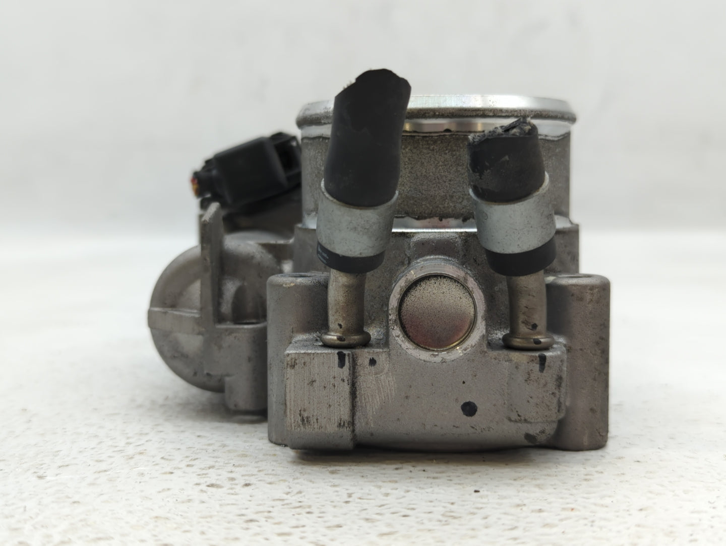 2015-2019 Hyundai Sonata Throttle Body P/N:35100-2G610 Fits Fits 2015 2016 2017 2018 2019 2020 2021 OEM Used Auto Parts - Oe