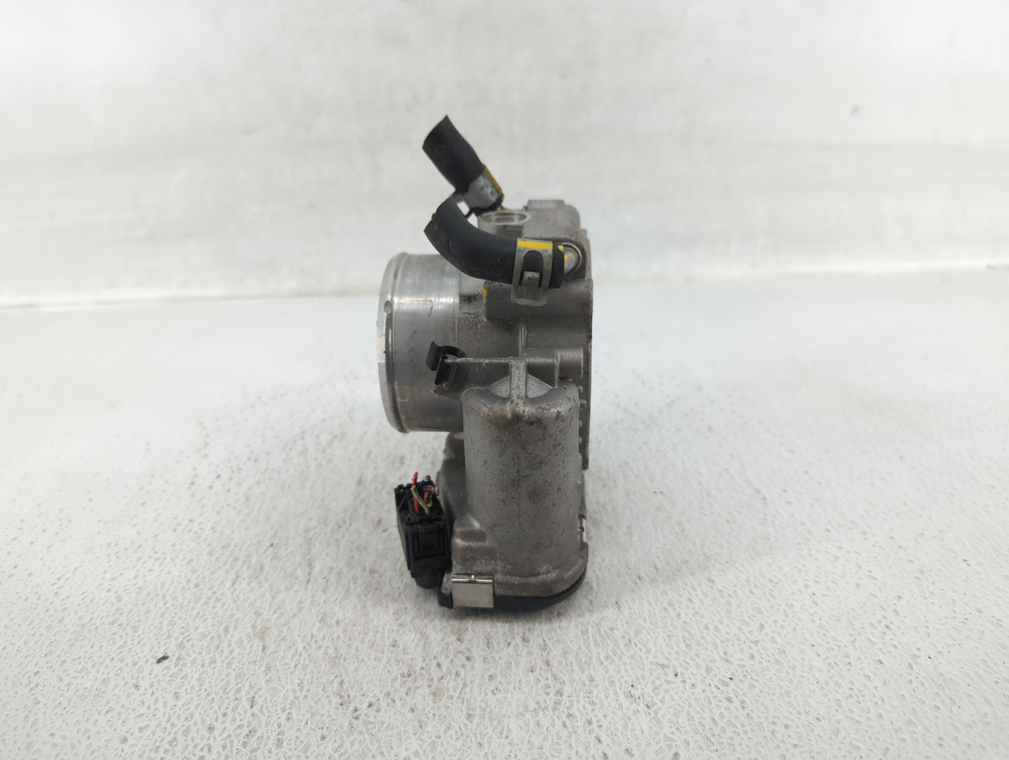 2015-2019 Hyundai Sonata Throttle Body P/N:35100-2G600 Fits Fits 2015 2016 2017 2018 2019 2020 2021 OEM Used Auto Parts - Oe