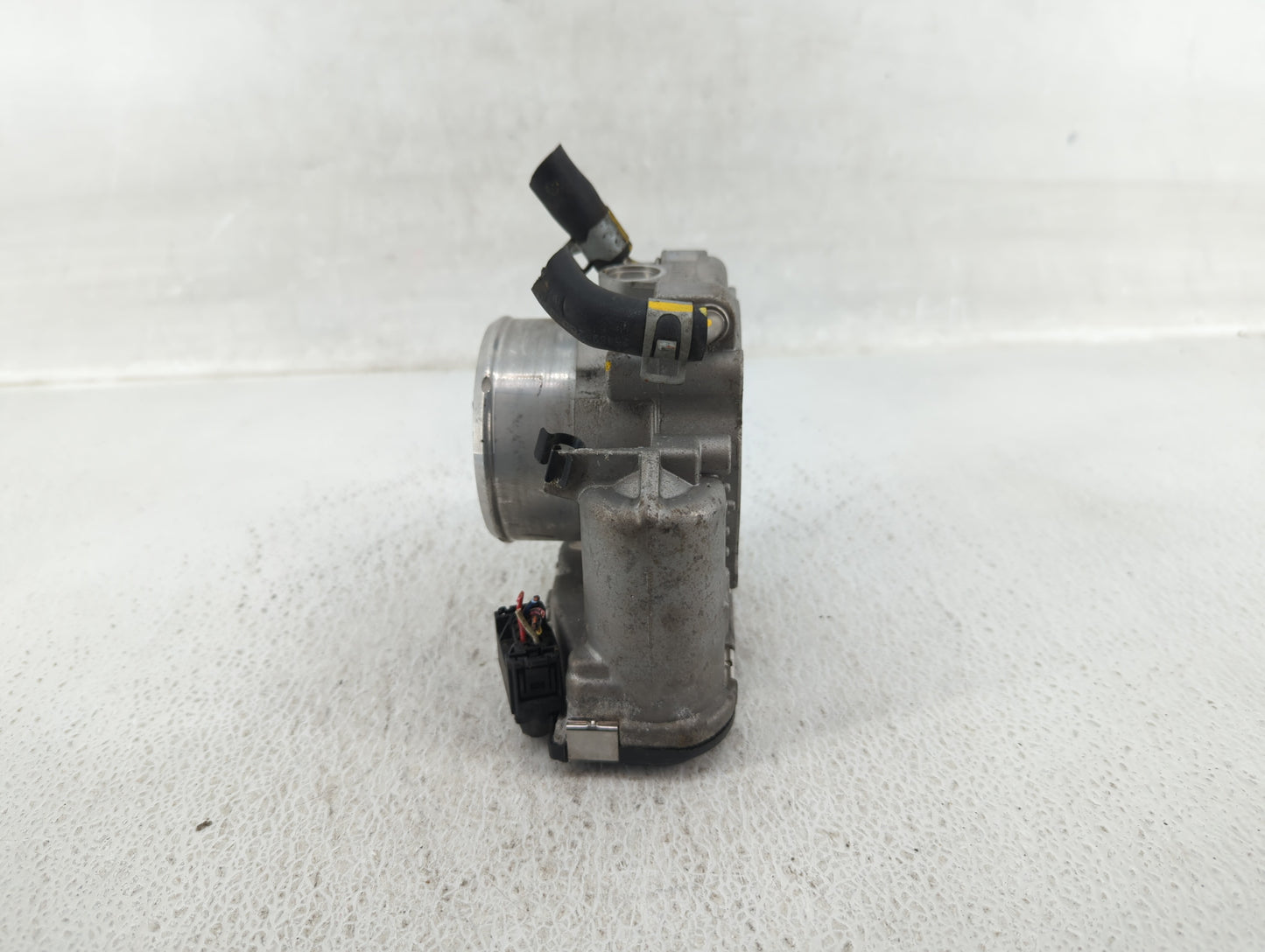 2015-2019 Hyundai Sonata Throttle Body P/N:35100-2G600 Fits Fits 2015 2016 2017 2018 2019 2020 2021 OEM Used Auto Parts - Oe
