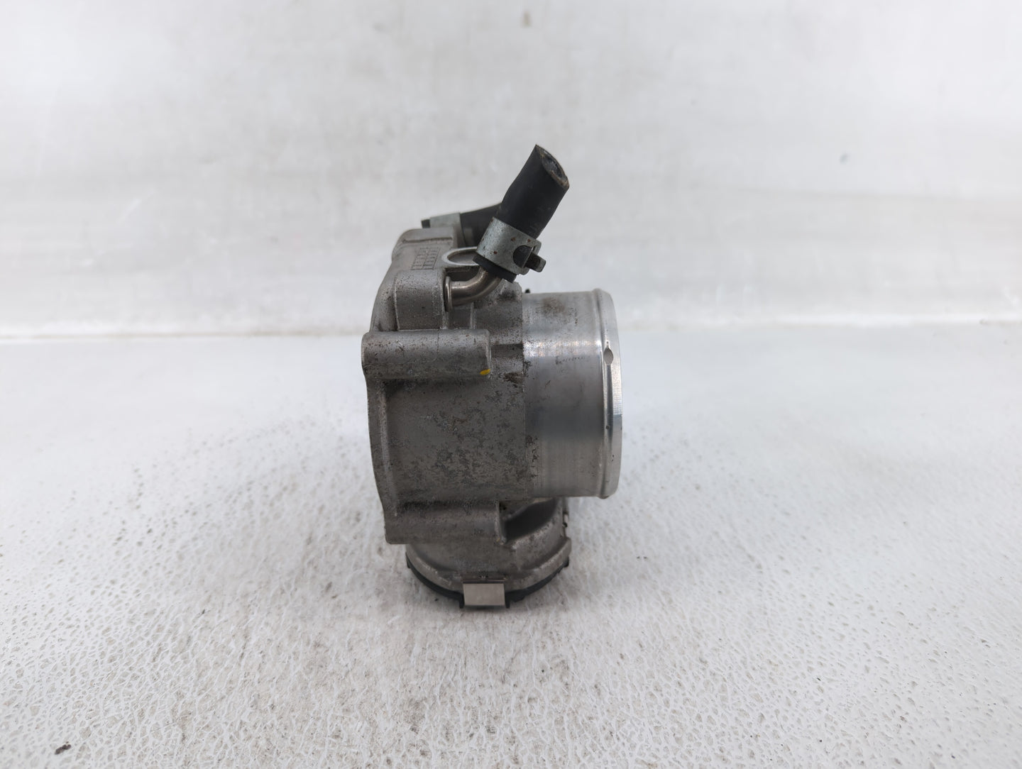 2015-2019 Hyundai Sonata Throttle Body P/N:35100-2G600 Fits Fits 2015 2016 2017 2018 2019 2020 2021 OEM Used Auto Parts - Oe
