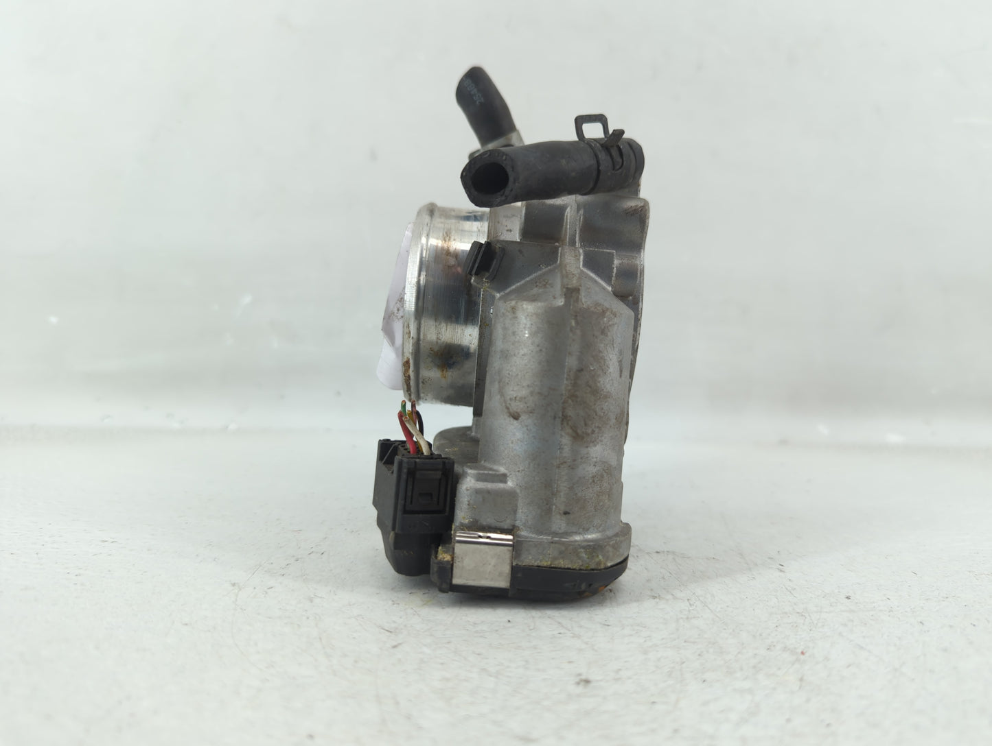 2011-2015 Hyundai Sonata Throttle Body P/N:35100-2G800 Fits Fits 2011 2012 2013 2014 2015 2016 OEM Used Auto Parts - Oemused