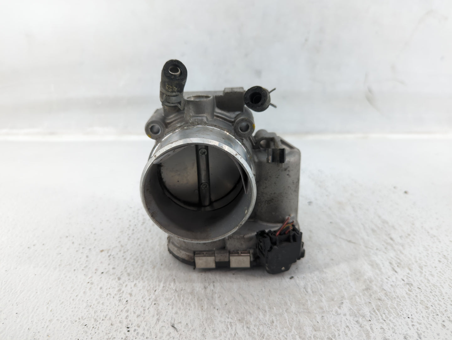 2015-2019 Hyundai Sonata Throttle Body P/N:35100-2G600 Fits Fits 2015 2016 2017 2018 2019 2020 2021 OEM Used Auto Parts - Oe