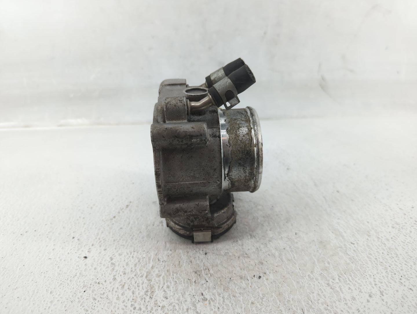 2015-2019 Hyundai Sonata Throttle Body P/N:35100-2G610 Fits Fits 2015 2016 2017 2018 2019 2020 2021 OEM Used Auto Parts - Oe