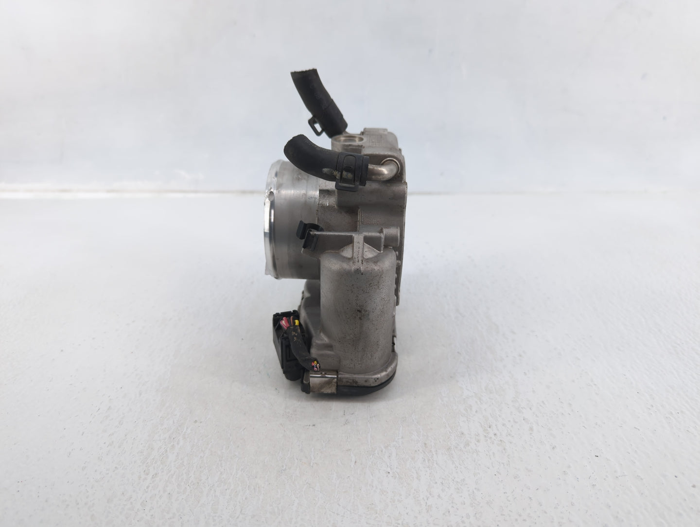 2015-2019 Hyundai Sonata Throttle Body P/N:35100-2G600 Fits Fits 2015 2016 2017 2018 2019 2020 2021 OEM Used Auto Parts - Oe