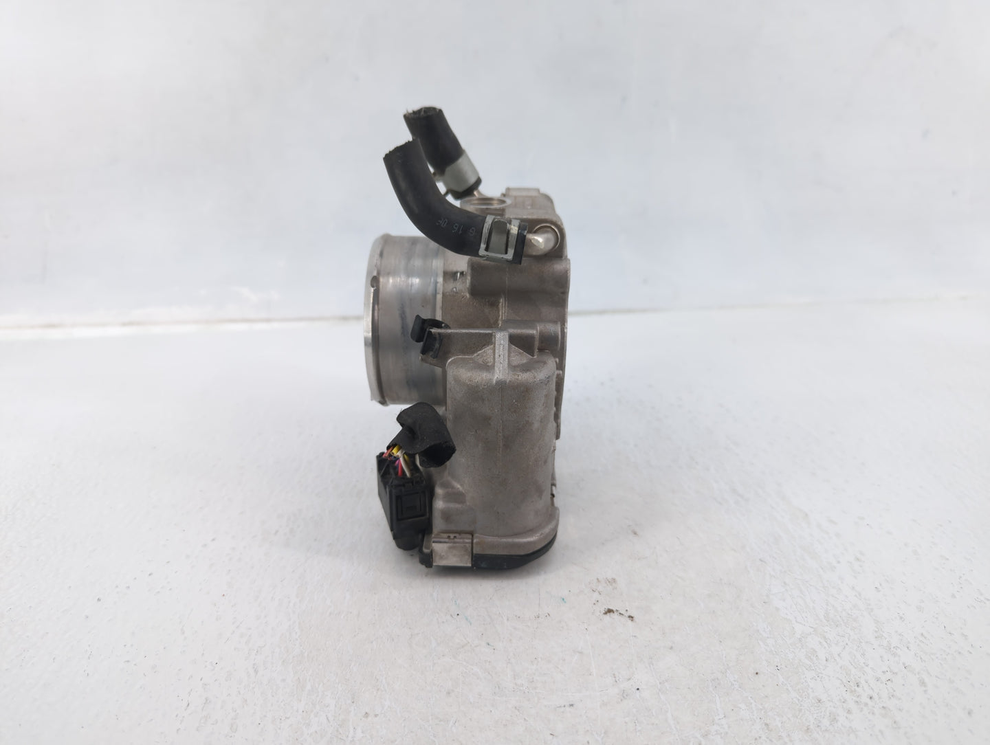 2015-2019 Hyundai Sonata Throttle Body P/N:35100-2G600 Fits Fits 2015 2016 2017 2018 2019 2020 2021 OEM Used Auto Parts - Oe