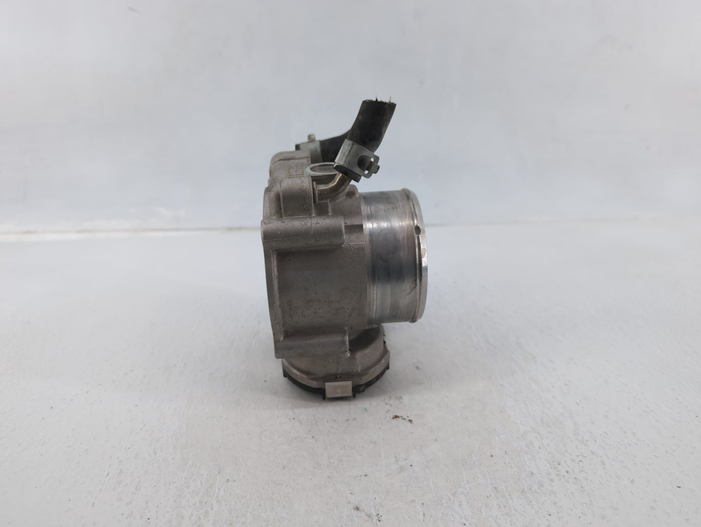 2015-2019 Hyundai Sonata Throttle Body P/N:35100-2G600 Fits Fits 2015 2016 2017 2018 2019 2020 2021 OEM Used Auto Parts - Oe