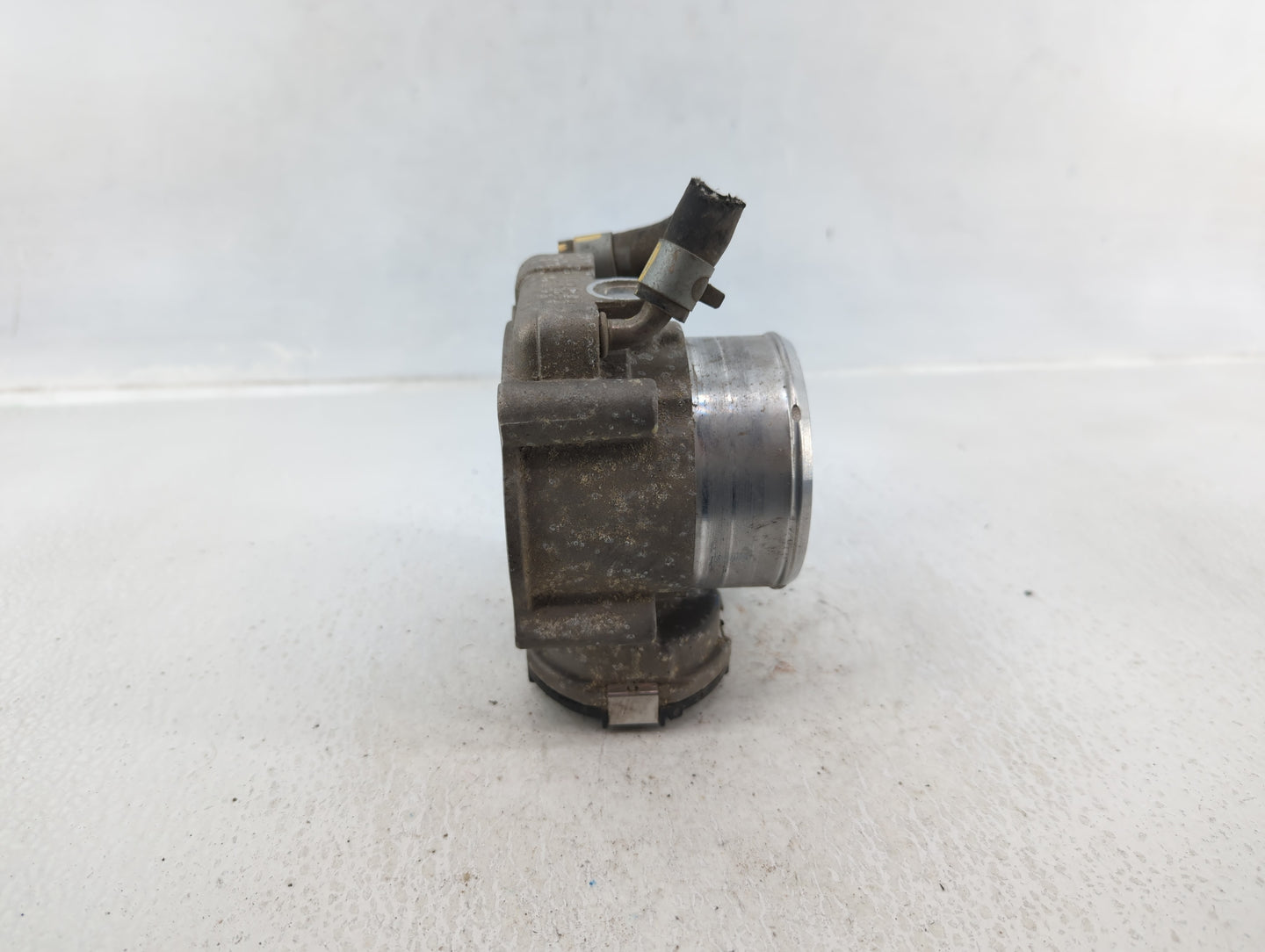 2015-2019 Hyundai Sonata Throttle Body P/N:35100-2G600 Fits Fits 2015 2016 2017 2018 2019 2020 2021 OEM Used Auto Parts - Oe