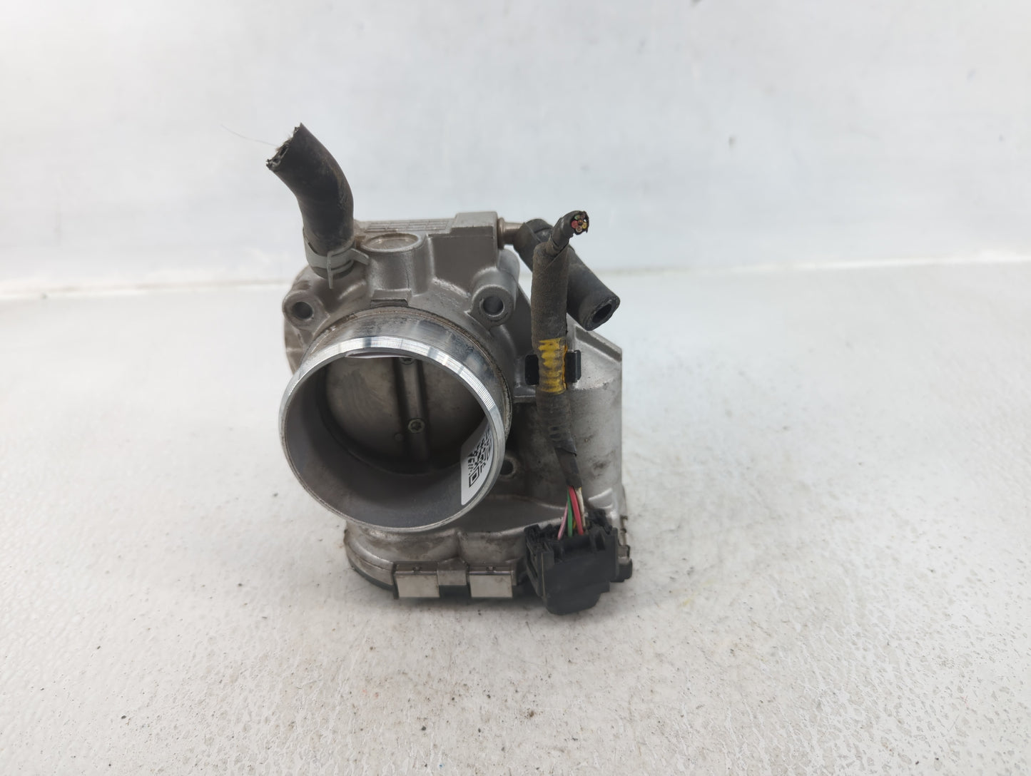 2011-2015 Hyundai Sonata Throttle Body P/N:35100-2G800 Fits Fits 2011 2012 2013 2014 2015 2016 OEM Used Auto Parts - Oemused