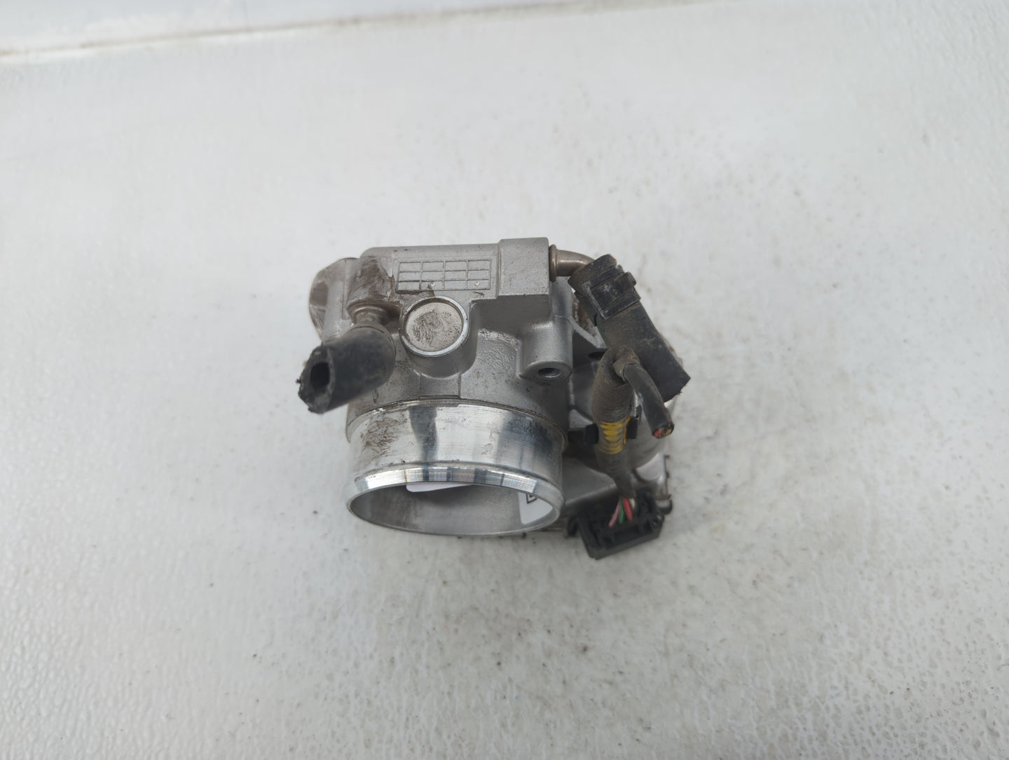 2011-2015 Hyundai Sonata Throttle Body P/N:35100-2G800 Fits Fits 2011 2012 2013 2014 2015 2016 OEM Used Auto Parts - Oemused