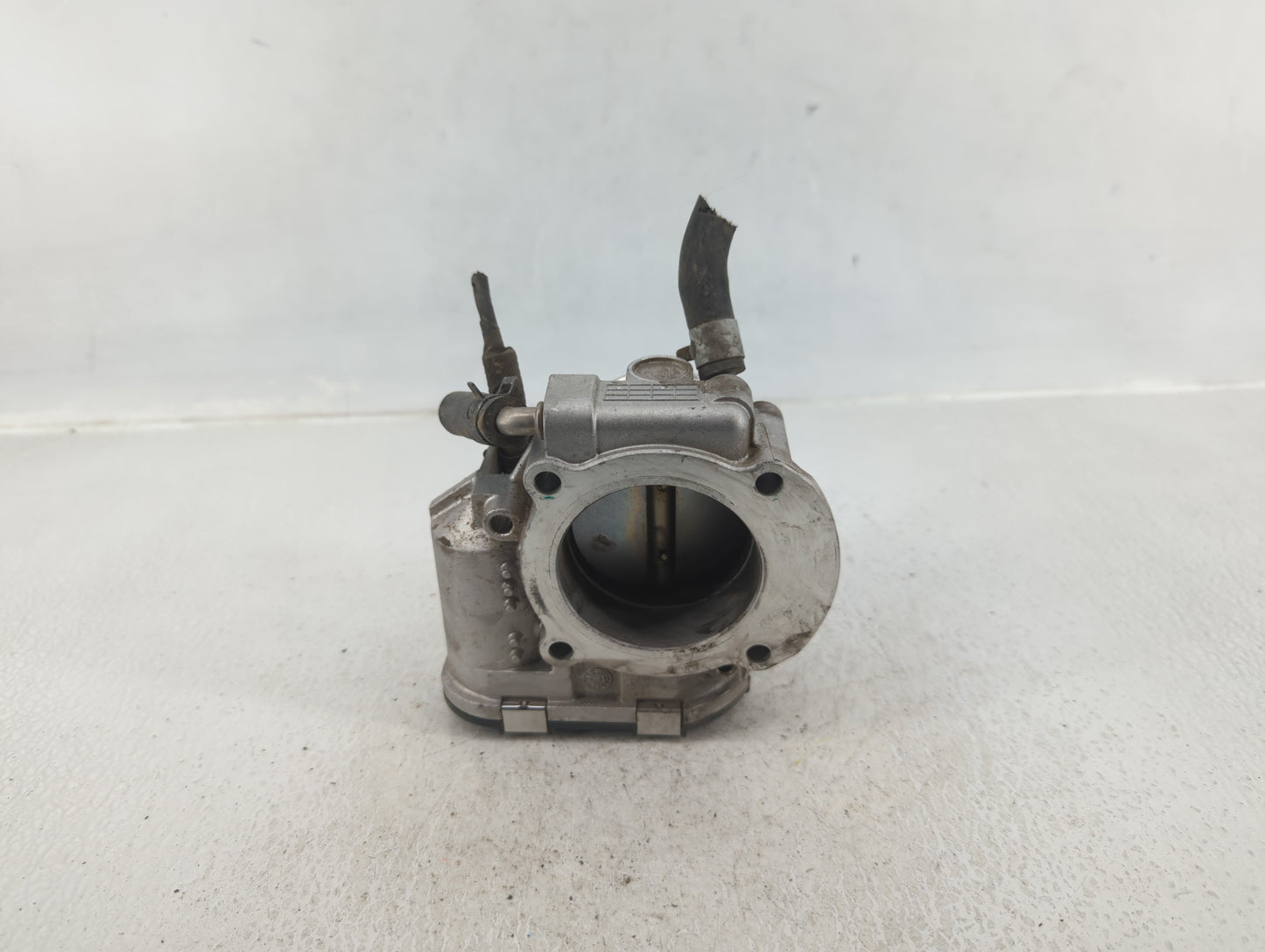 2011-2015 Hyundai Sonata Throttle Body P/N:35100-2G800 Fits Fits 2011 2012 2013 2014 2015 2016 OEM Used Auto Parts - Oemused