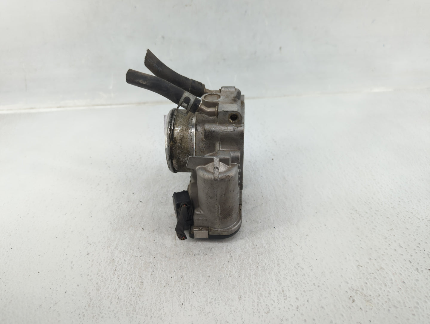 2015-2019 Hyundai Sonata Throttle Body P/N:35100-2G610 Fits Fits 2015 2016 2017 2018 2019 2020 2021 OEM Used Auto Parts - Oe