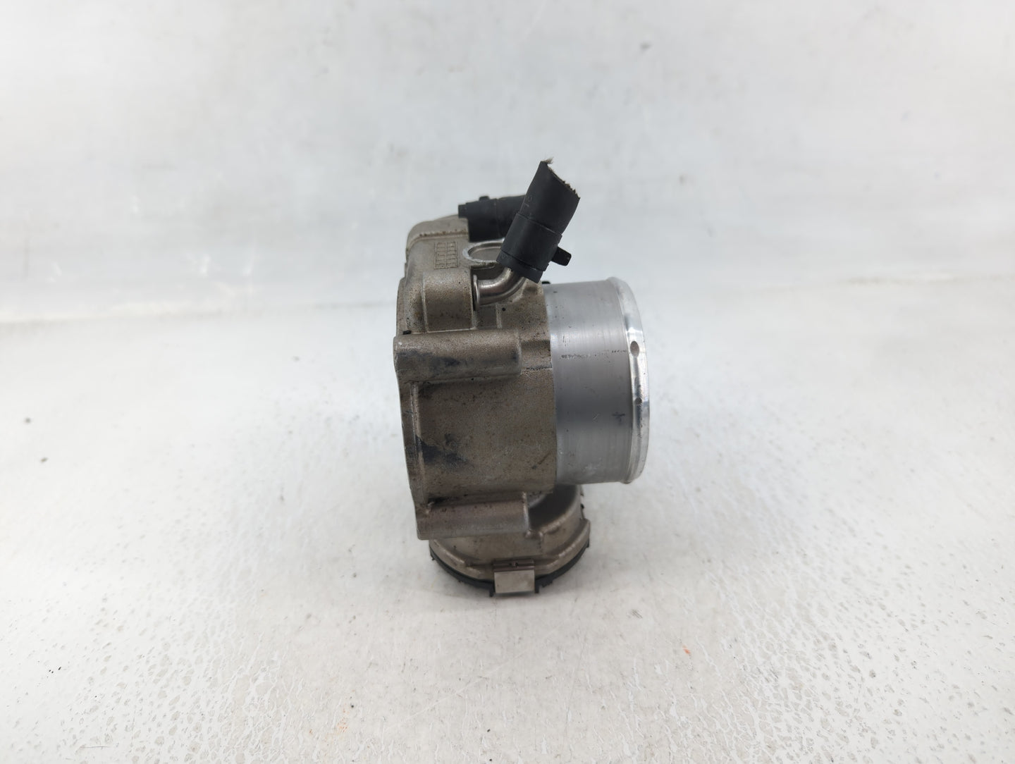 2015-2019 Hyundai Sonata Throttle Body P/N:35100-2G600 Fits Fits 2015 2016 2017 2018 2019 2020 2021 OEM Used Auto Parts - Oe