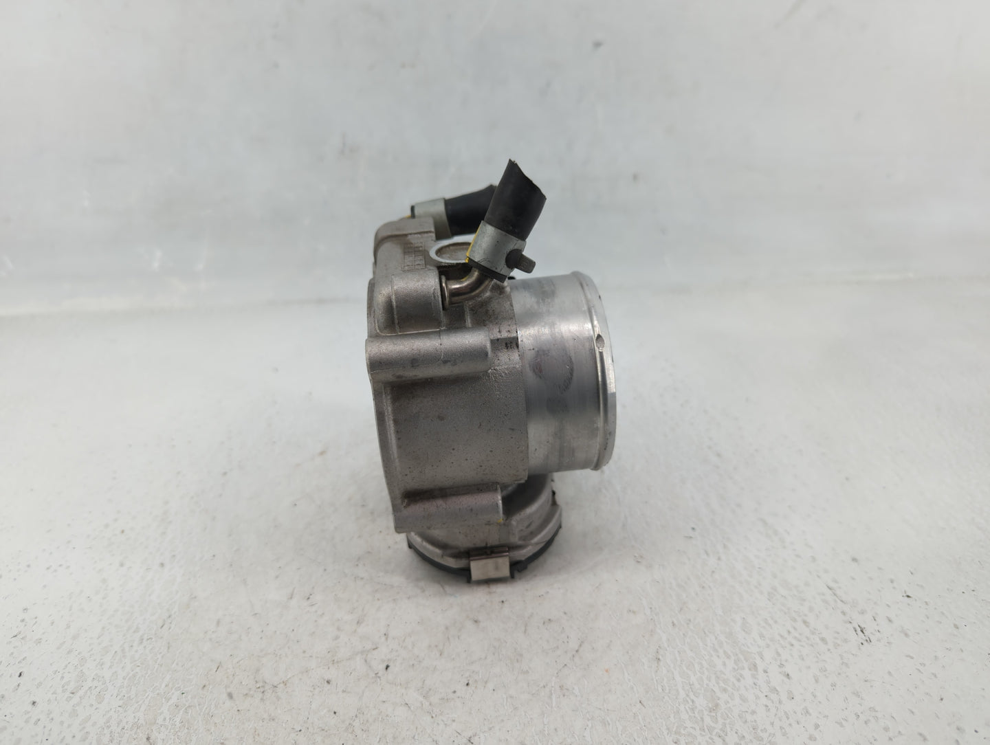 2015-2019 Hyundai Sonata Throttle Body P/N:35100-2G600 Fits Fits 2015 2016 2017 2018 2019 2020 2021 OEM Used Auto Parts - Oe