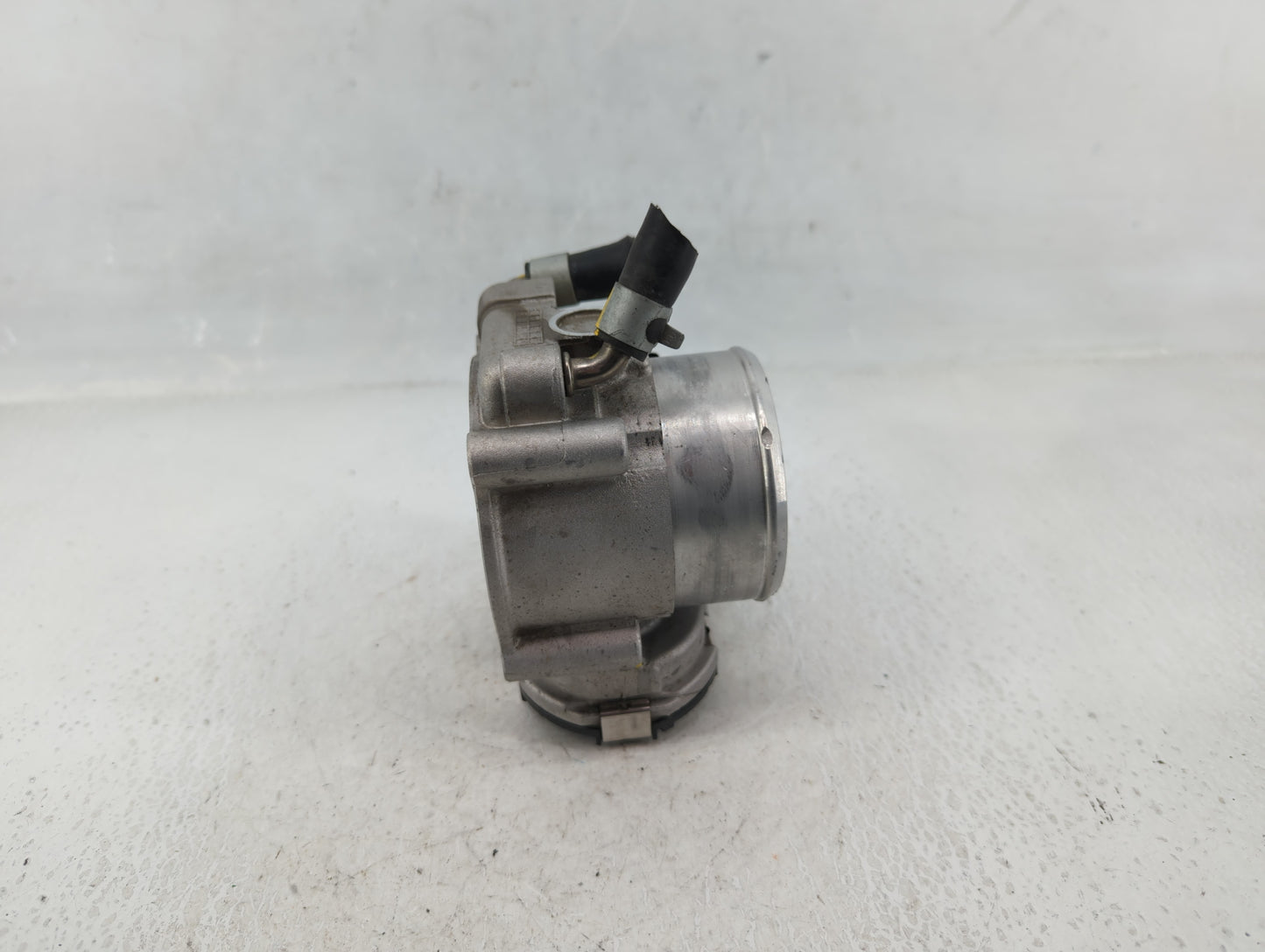 2015-2019 Hyundai Sonata Throttle Body P/N:35100-2G600 Fits Fits 2015 2016 2017 2018 2019 2020 2021 OEM Used Auto Parts - Oe