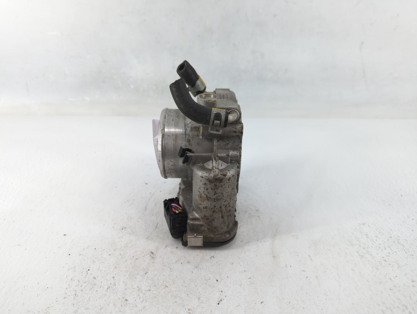 2015-2019 Hyundai Sonata Throttle Body P/N:35100-2G600 Fits Fits 2015 2016 2017 2018 2019 2020 2021 OEM Used Auto Parts - Oe