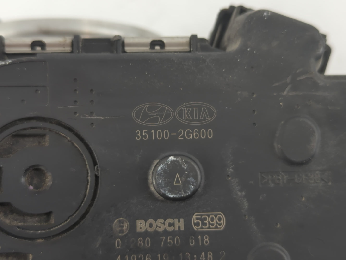 2015-2019 Hyundai Sonata Throttle Body P/N:35100-2G600 Fits Fits 2015 2016 2017 2018 2019 2020 2021 OEM Used Auto Parts - Oe