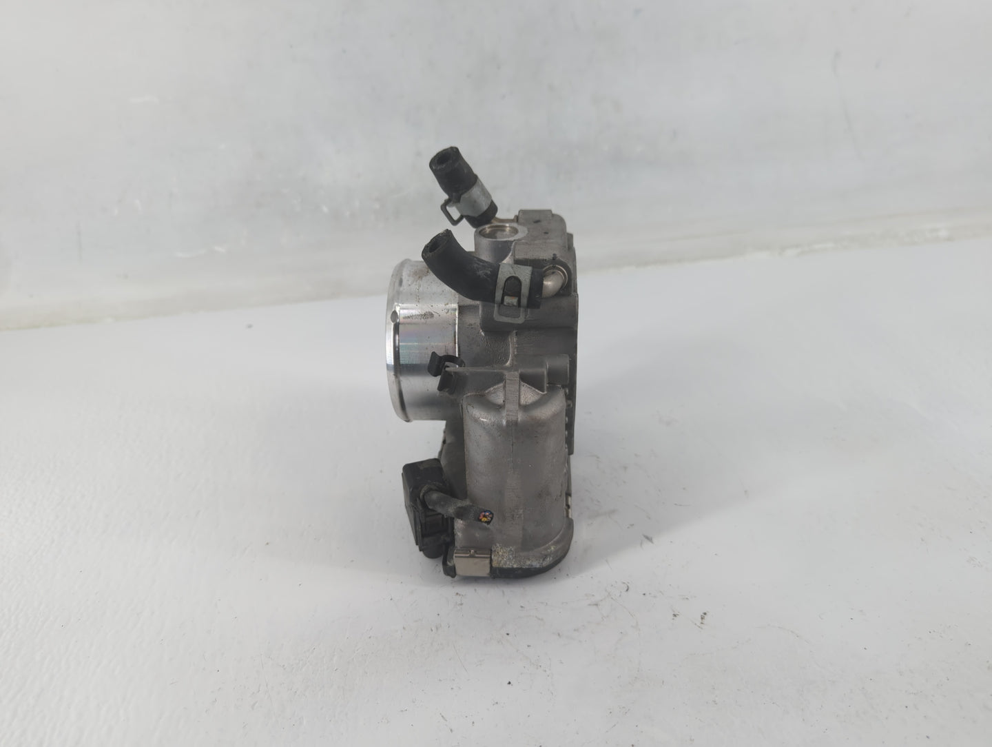 2015-2019 Hyundai Sonata Throttle Body P/N:35100-2G600 Fits Fits 2015 2016 2017 2018 2019 2020 2021 OEM Used Auto Parts - Oe