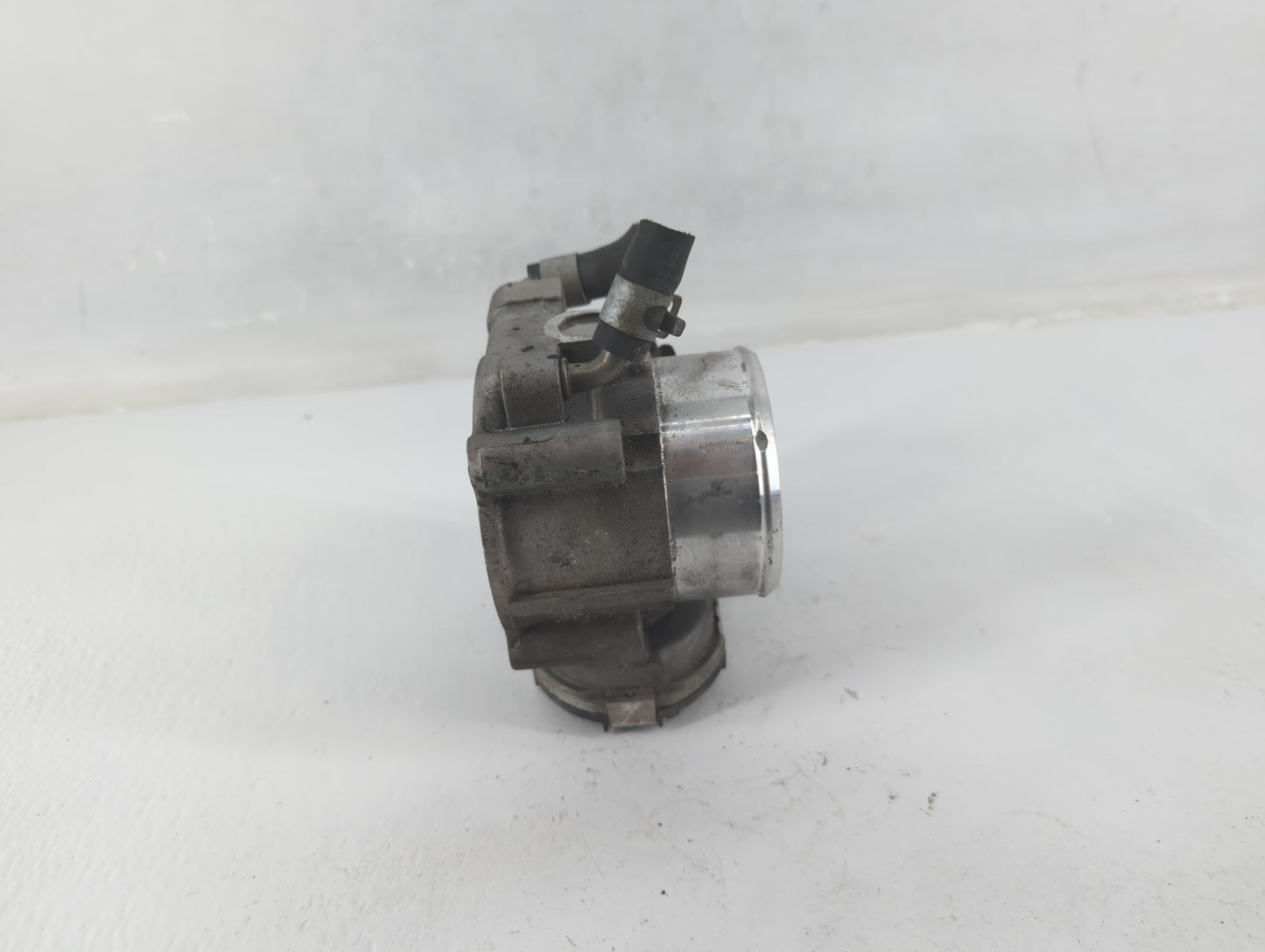 2015-2019 Hyundai Sonata Throttle Body P/N:35100-2G600 Fits Fits 2015 2016 2017 2018 2019 2020 2021 OEM Used Auto Parts - Oe