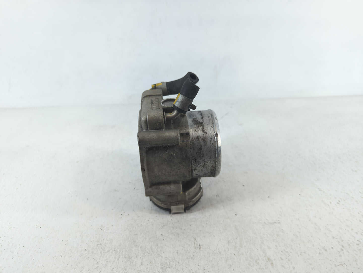 2015-2019 Hyundai Sonata Throttle Body P/N:35100-2G600 Fits Fits 2015 2016 2017 2018 2019 2020 2021 OEM Used Auto Parts - Oe