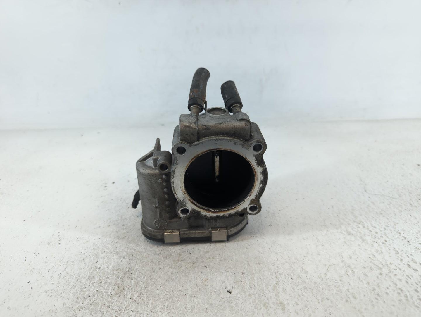 2015-2019 Hyundai Sonata Throttle Body P/N:35100-2G610 Fits Fits 2015 2016 2017 2018 2019 2020 2021 OEM Used Auto Parts - Oe