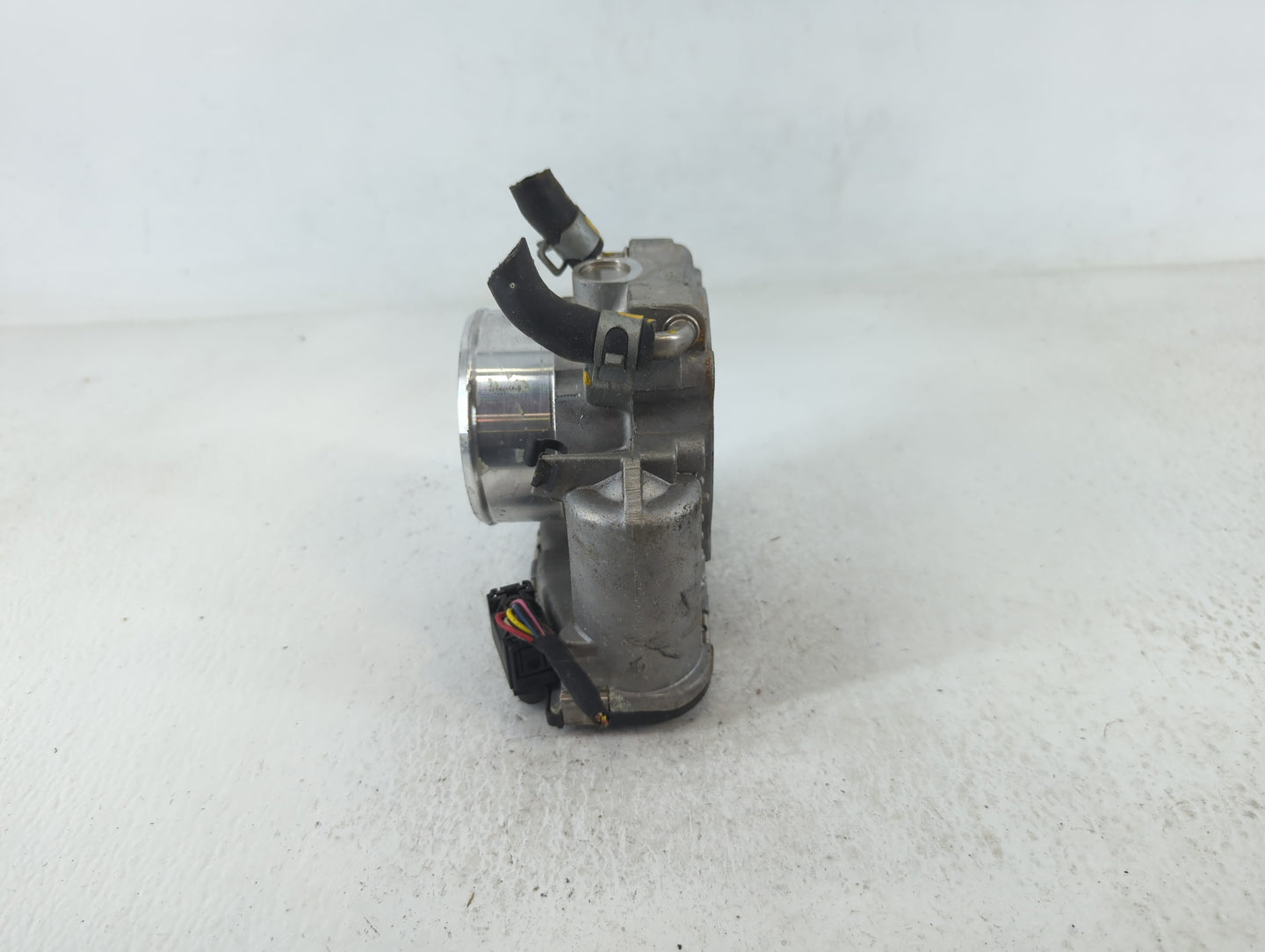 2015-2019 Hyundai Sonata Throttle Body P/N:35100-2G600 Fits Fits 2015 2016 2017 2018 2019 2020 2021 OEM Used Auto Parts - Oe