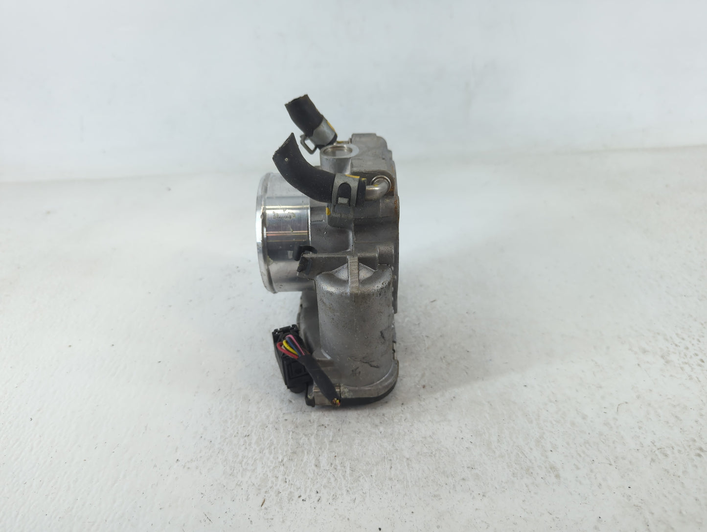 2015-2019 Hyundai Sonata Throttle Body P/N:35100-2G600 Fits Fits 2015 2016 2017 2018 2019 2020 2021 OEM Used Auto Parts - Oe