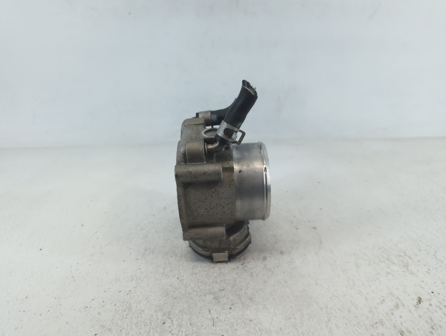 2015-2019 Hyundai Sonata Throttle Body P/N:35100-2G600 Fits Fits 2015 2016 2017 2018 2019 2020 2021 OEM Used Auto Parts - Oe