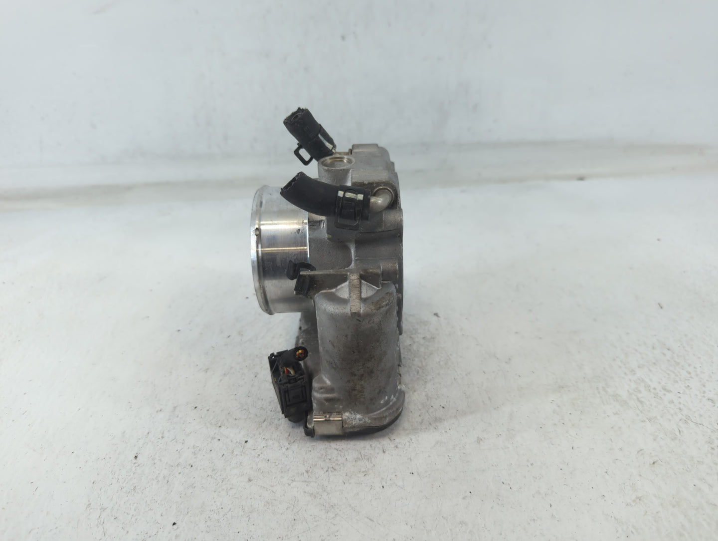 2015-2019 Hyundai Sonata Throttle Body P/N:35100-2G600 Fits Fits 2015 2016 2017 2018 2019 2020 2021 OEM Used Auto Parts - Oe