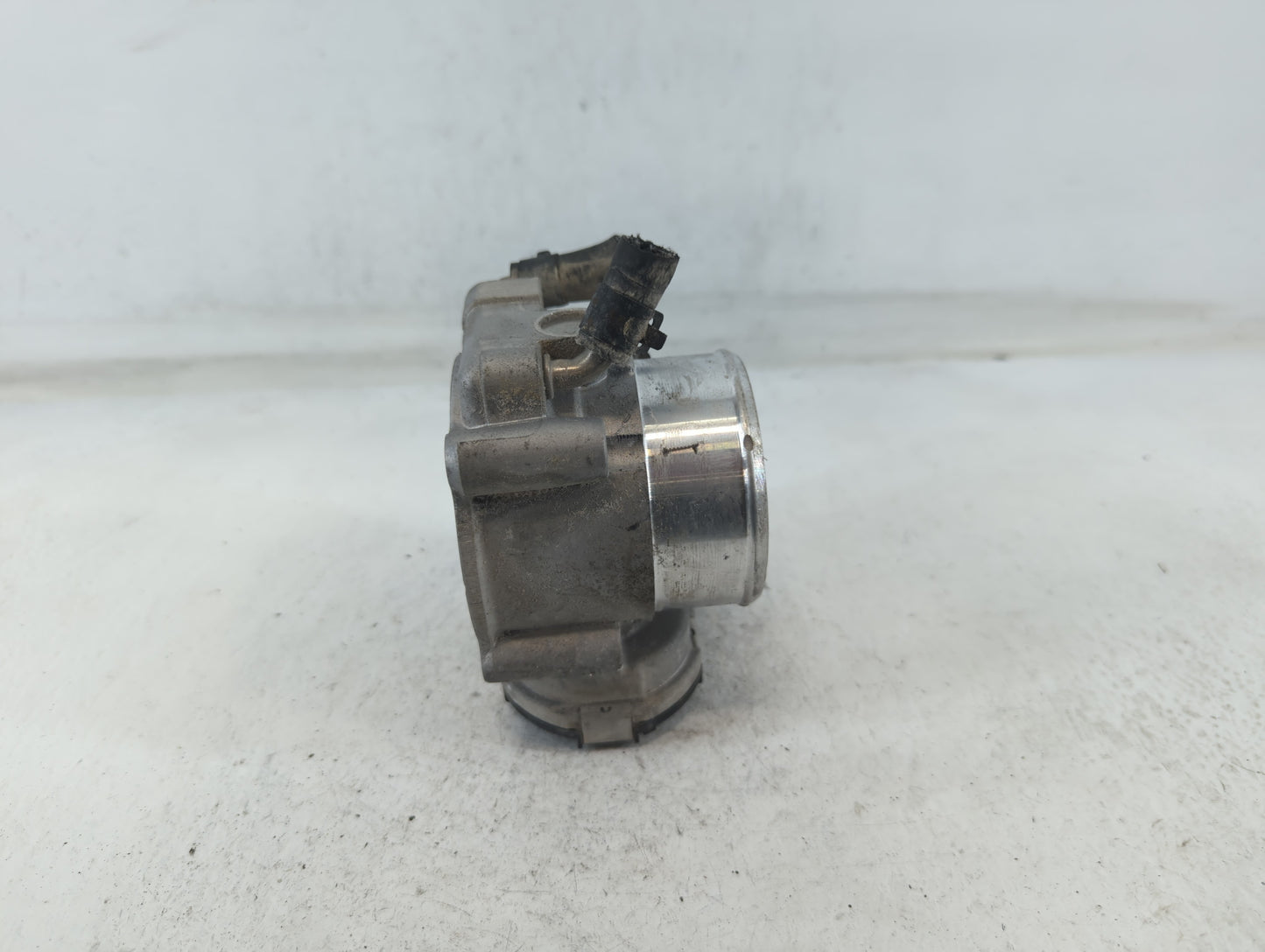 2015-2019 Hyundai Sonata Throttle Body P/N:35100-2G600 Fits Fits 2015 2016 2017 2018 2019 2020 2021 OEM Used Auto Parts - Oe