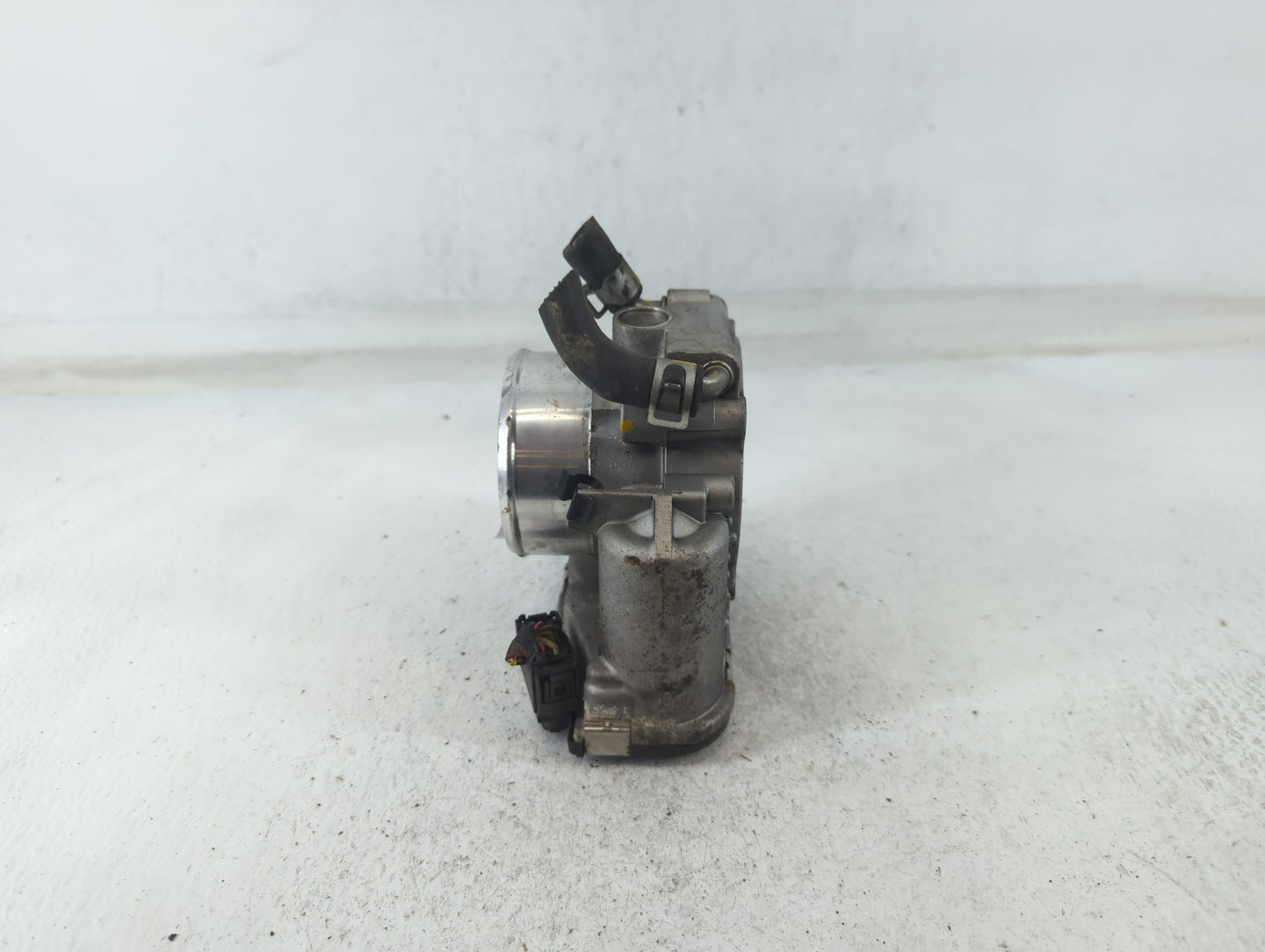 2015-2019 Hyundai Sonata Throttle Body P/N:35100-2G600 Fits Fits 2015 2016 2017 2018 2019 2020 2021 OEM Used Auto Parts - Oe
