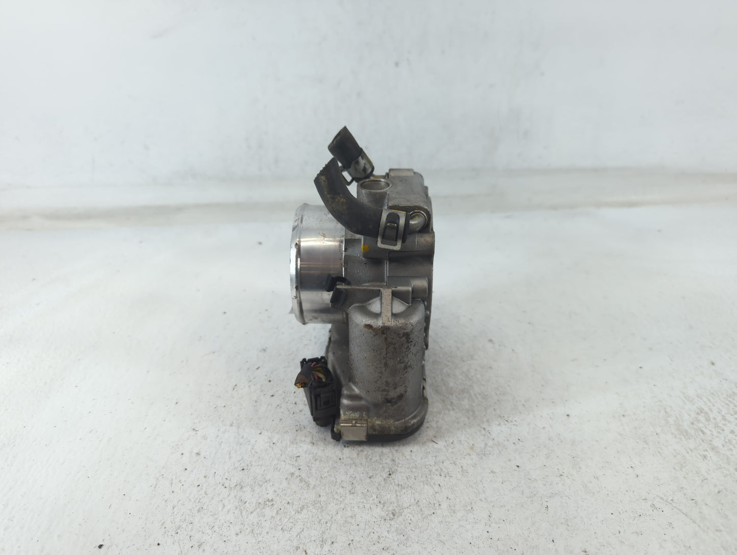 2015-2019 Hyundai Sonata Throttle Body P/N:35100-2G600 Fits Fits 2015 2016 2017 2018 2019 2020 2021 OEM Used Auto Parts - Oe