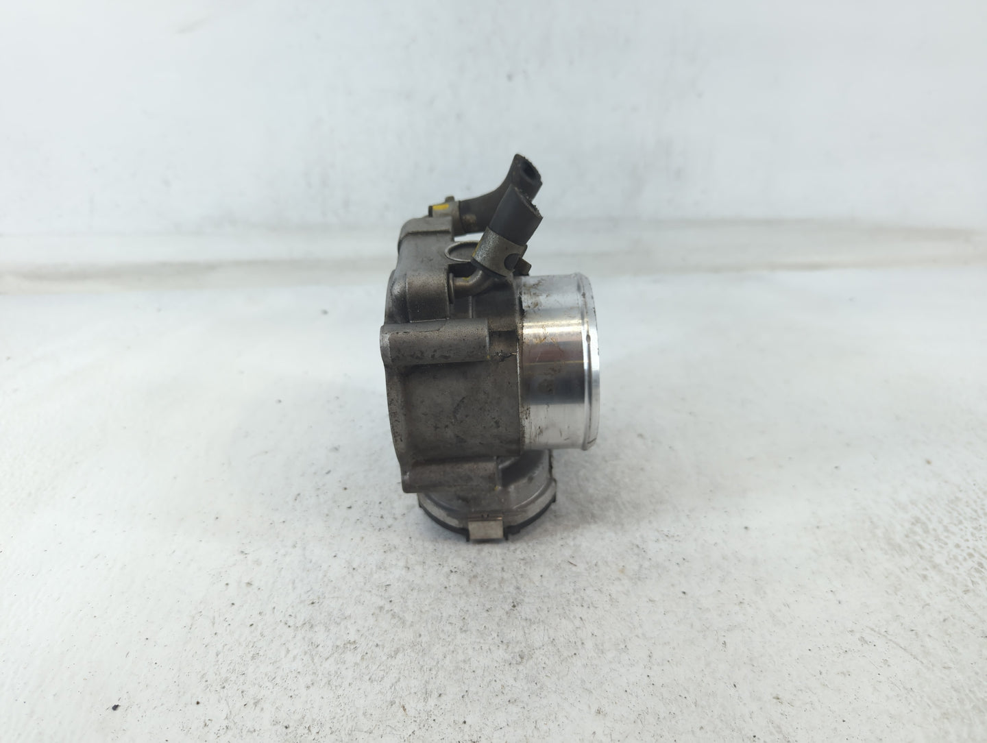 2015-2019 Hyundai Sonata Throttle Body P/N:35100-2G600 Fits Fits 2015 2016 2017 2018 2019 2020 2021 OEM Used Auto Parts - Oe