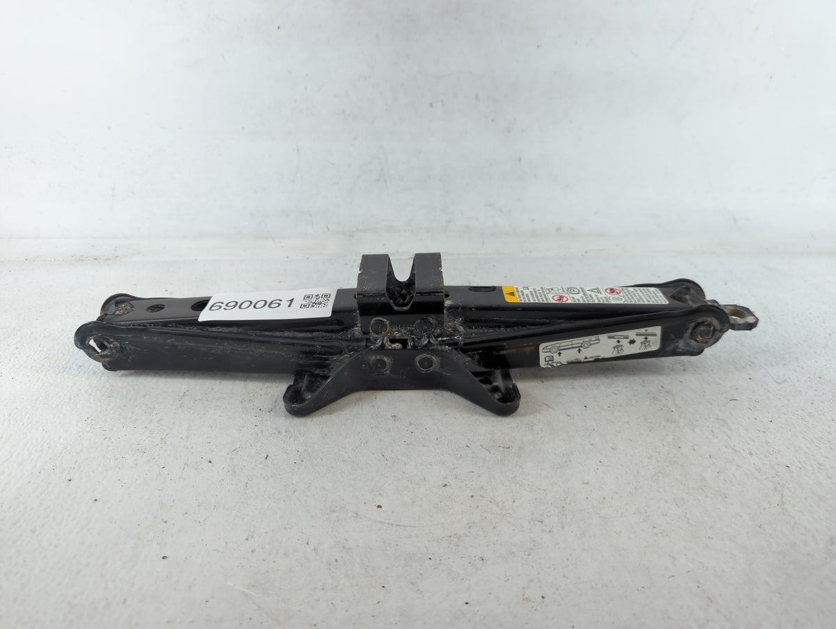 2015 Hyundai Sonata Spare Scissor Car Jack 690061 - Oemusedautoparts1.com