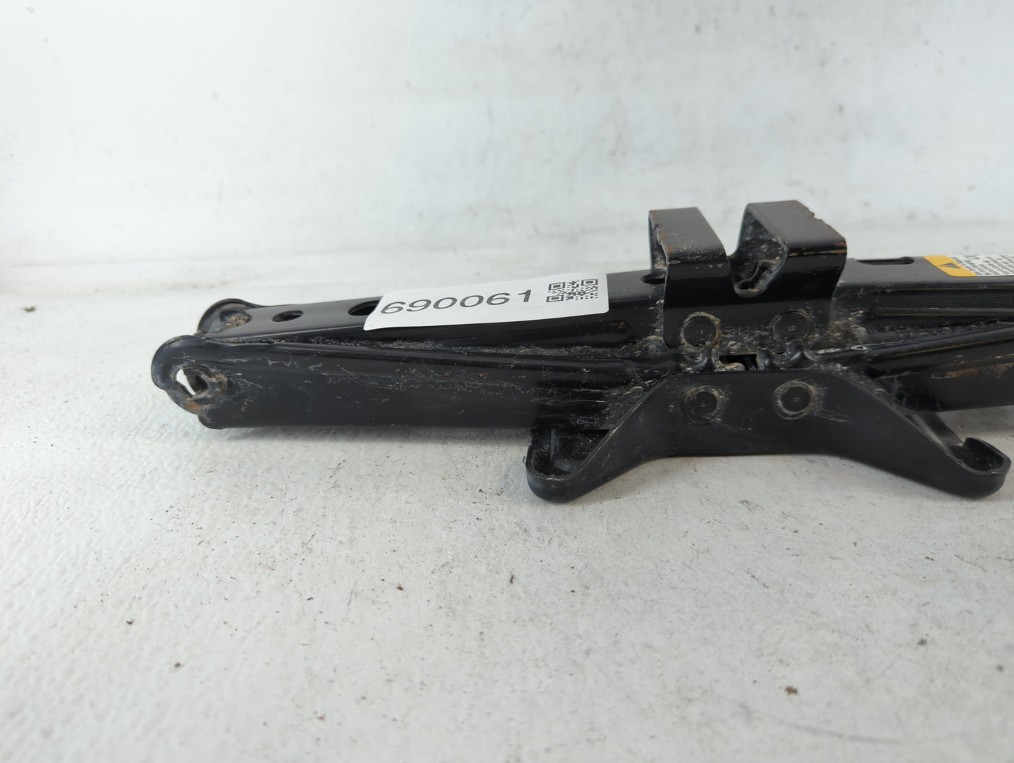 2015 Hyundai Sonata Spare Scissor Car Jack 690061 - Oemusedautoparts1.com