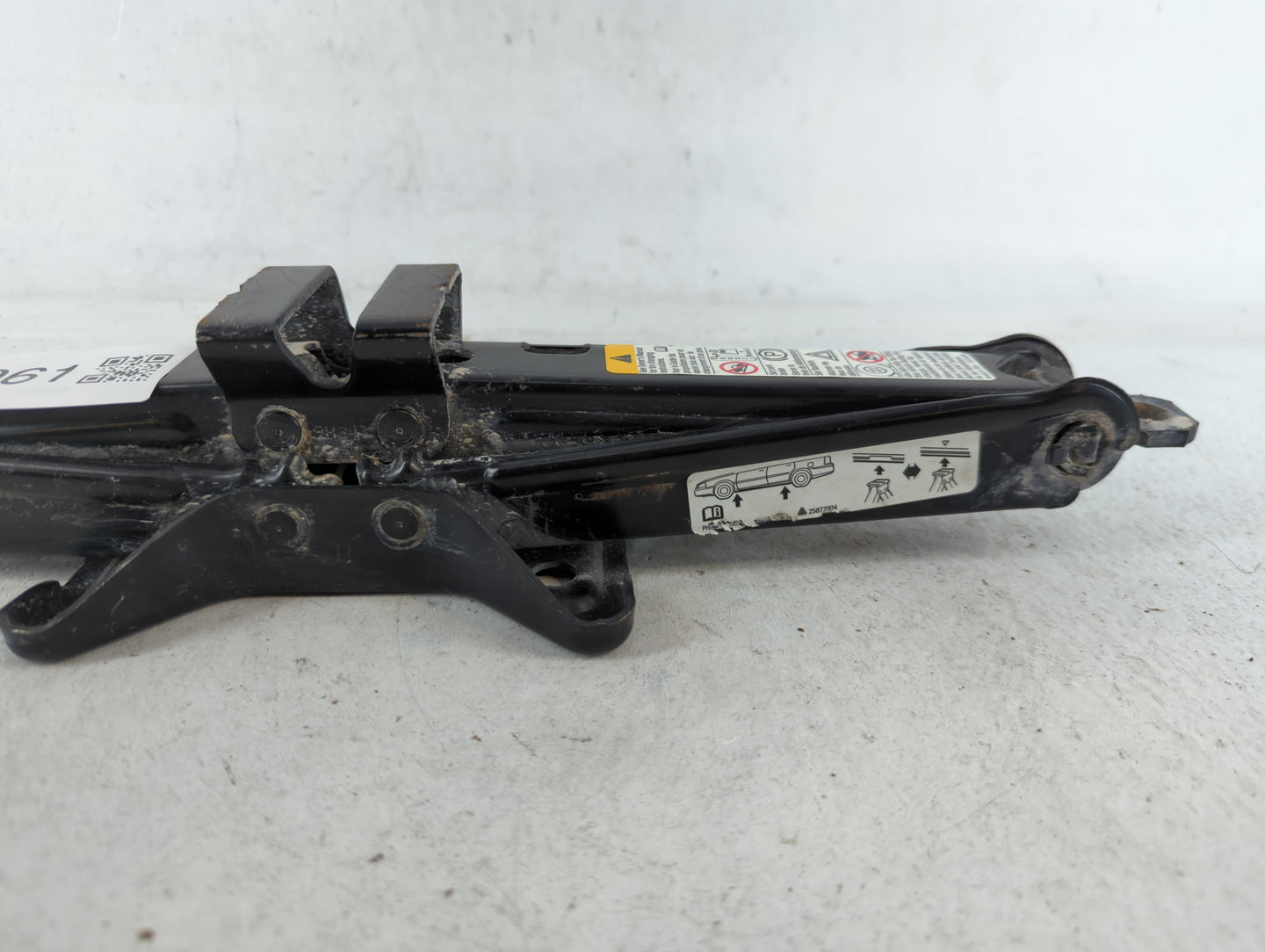2015 Hyundai Sonata Spare Scissor Car Jack 690061 - Oemusedautoparts1.com