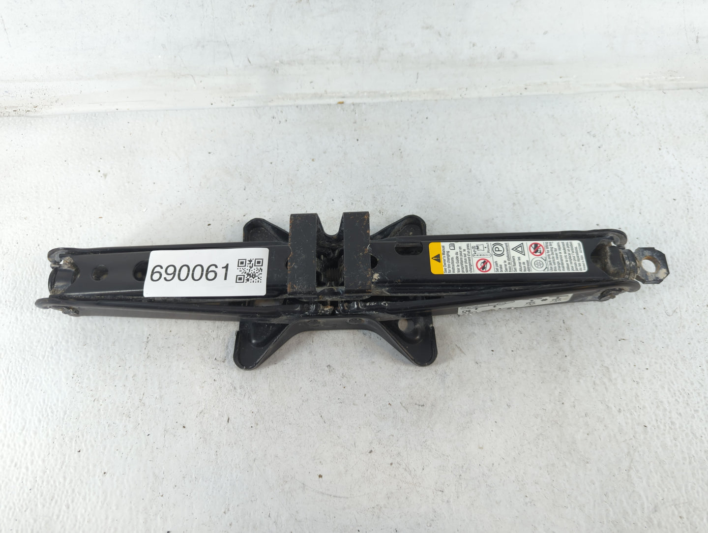 2015 Hyundai Sonata Spare Scissor Car Jack 690061 - Oemusedautoparts1.com
