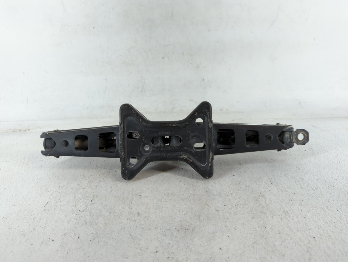 2015 Hyundai Sonata Spare Scissor Car Jack 690061 - Oemusedautoparts1.com