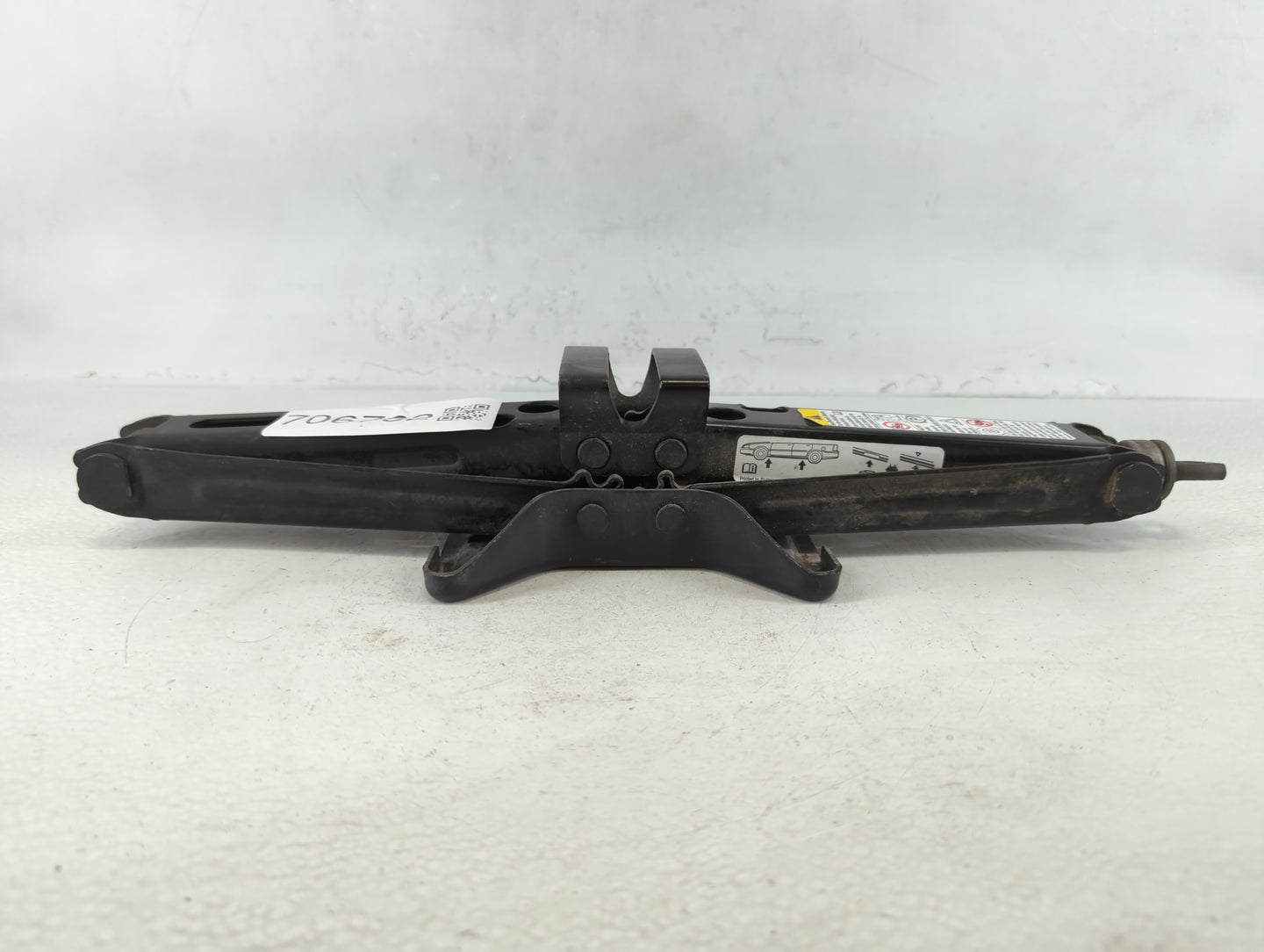 2015 Hyundai Sonata Spare Scissor Car Jack 706762 - Oemusedautoparts1.com
