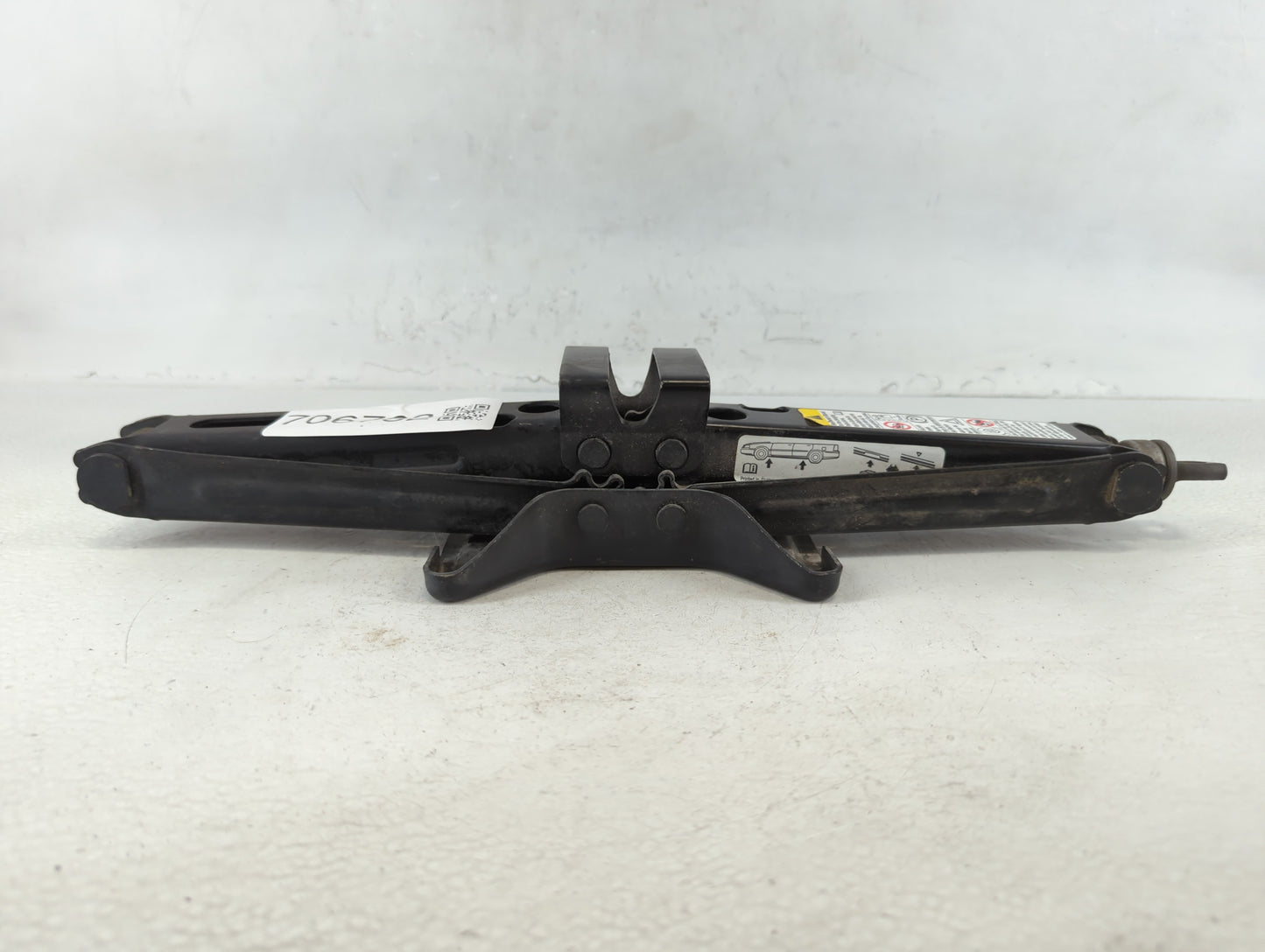 2015 Hyundai Sonata Spare Scissor Car Jack 706762 - Oemusedautoparts1.com