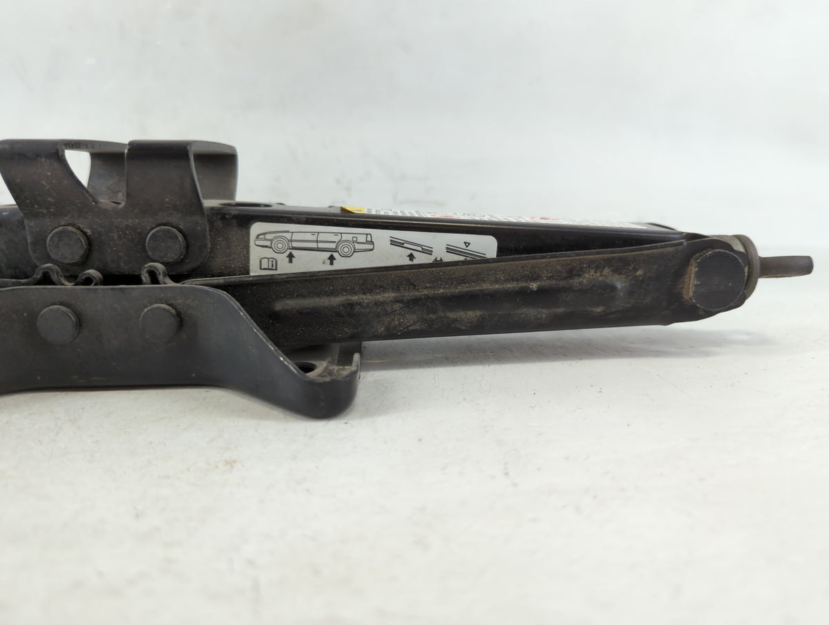 2015 Hyundai Sonata Spare Scissor Car Jack 706762 - Oemusedautoparts1.com