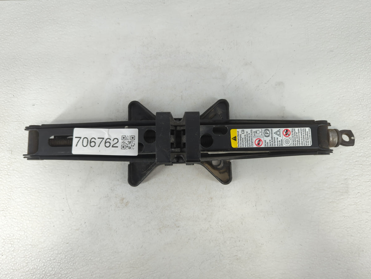 2015 Hyundai Sonata Spare Scissor Car Jack 706762 - Oemusedautoparts1.com