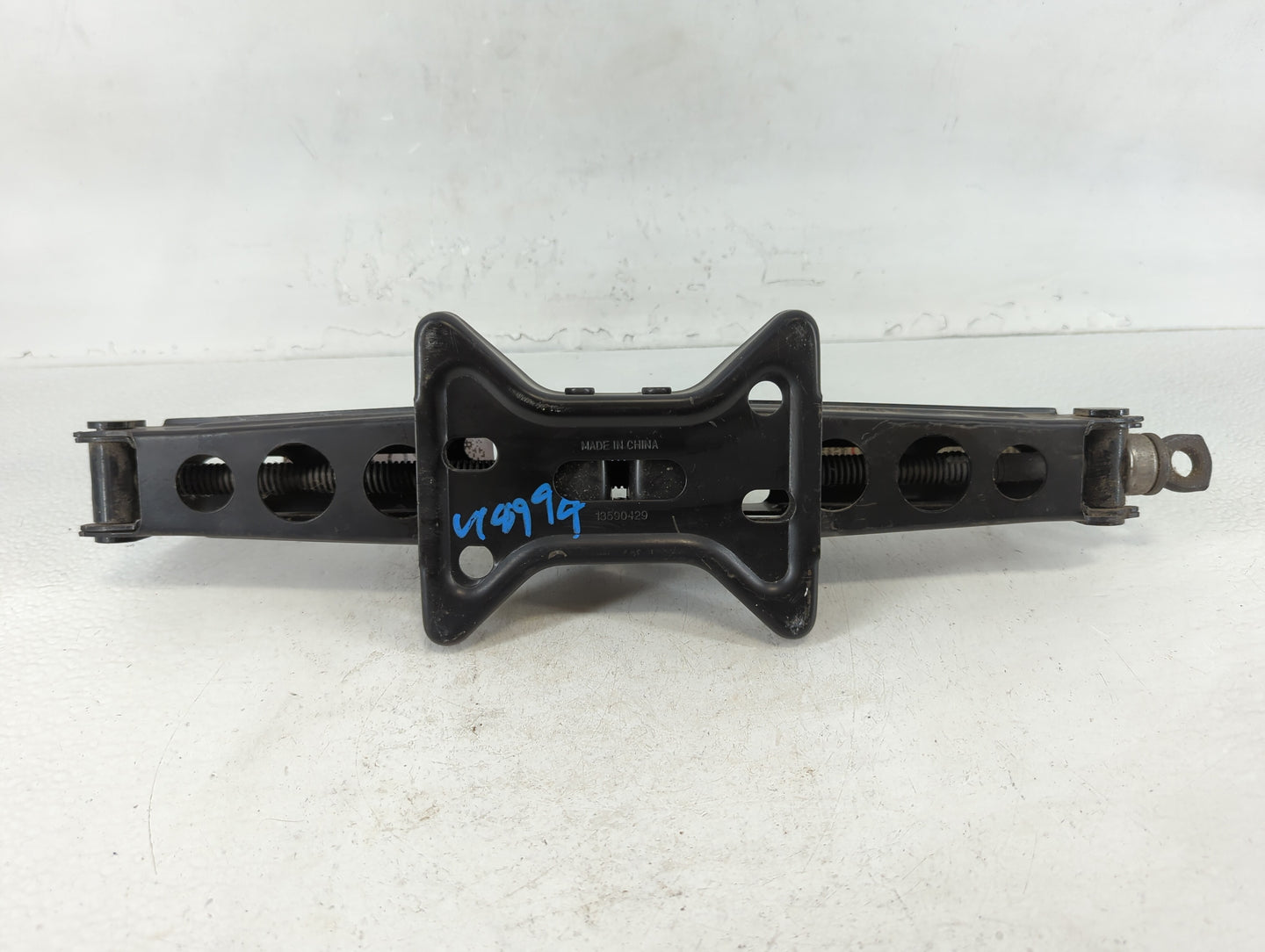 2015 Hyundai Sonata Spare Scissor Car Jack 706762 - Oemusedautoparts1.com