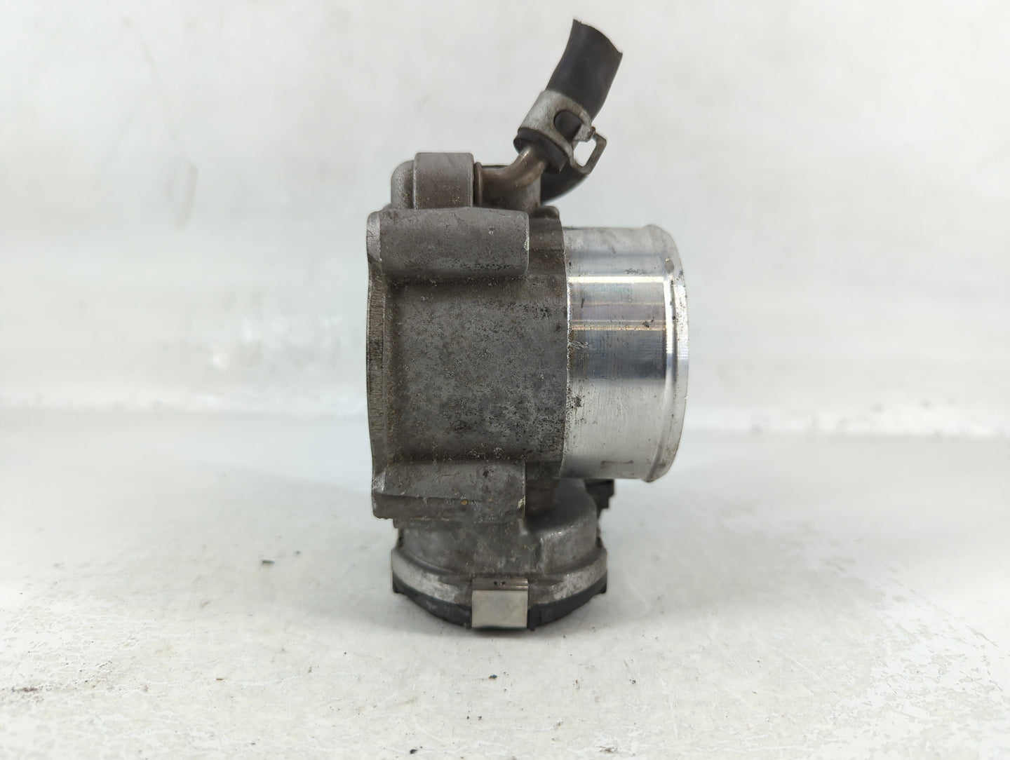 2015-2019 Hyundai Sonata Throttle Body P/N:35100-2G600 Fits Fits 2015 2016 2017 2018 2019 2020 2021 OEM Used Auto Parts - Oe