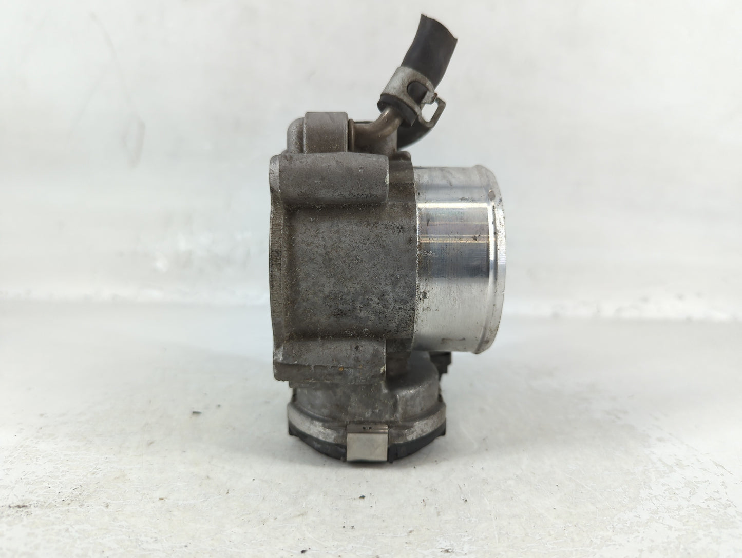 2015-2019 Hyundai Sonata Throttle Body P/N:35100-2G600 Fits Fits 2015 2016 2017 2018 2019 2020 2021 OEM Used Auto Parts - Oe