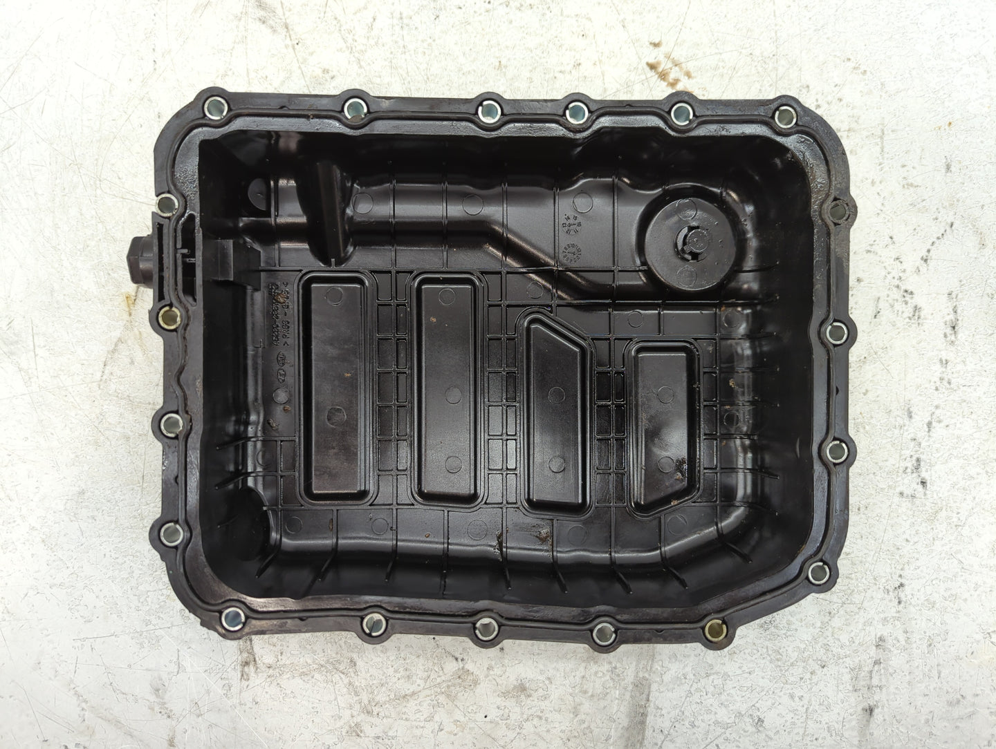 2013-2019 Hyundai Sonata Engine Oil Pan P/N:45280-3B811 Fits Fits 2013 2014 2015 2016 2017 2018 2019 2020 2021 OEM Used Auto