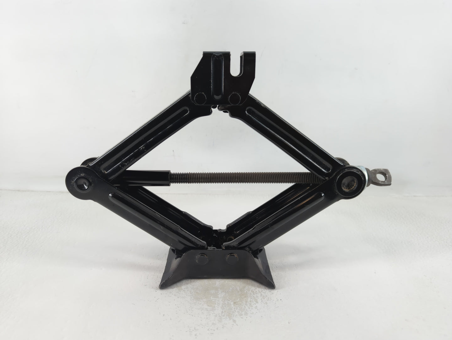 2015 Hyundai Sonata Spare Scissor Car Jack 748746 - Oemusedautoparts1.com
